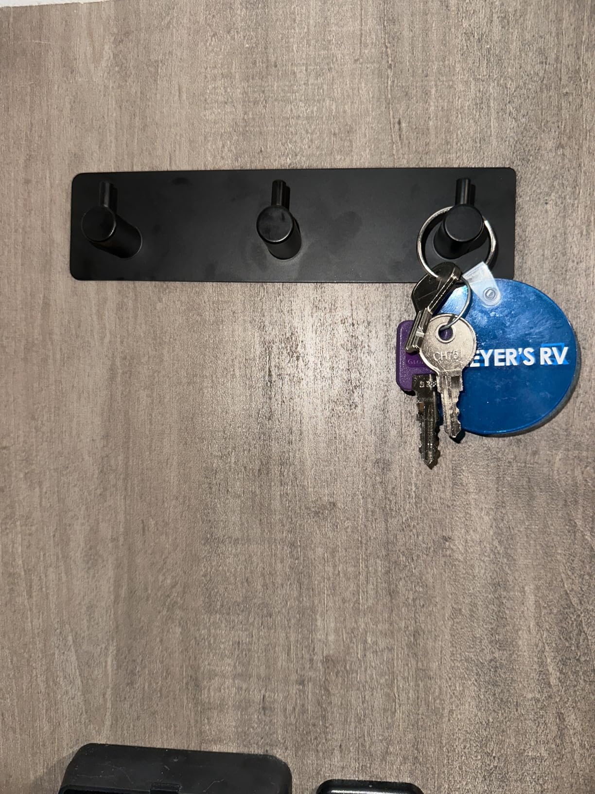 VIRFIN Key Holder for Wall with 2 Self-Adhesive Tapes, No Damage Key Holder Rack for Wall with 3 Key Hooks for Entryway, Door, Bathroom, Kitchen(Black) customer photo 2
