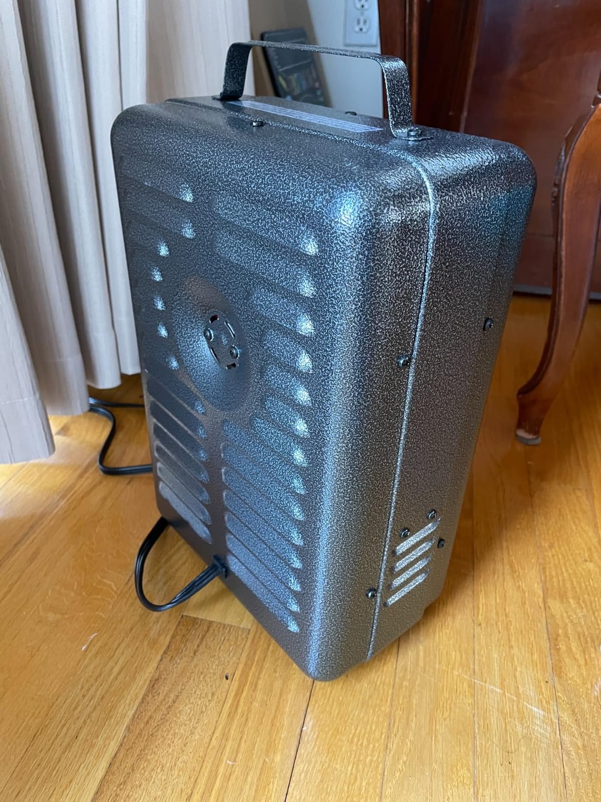 Shinic Space Heater,1500W Milkhouse Heater with Thermostat, Stay Cool Durable Metal Housing, Overheat protection, 3-Prong Plug, Tip-Over Auto Shut Off, Utility Heater for Garage, Bedroom, Greenhouse customer photo 2