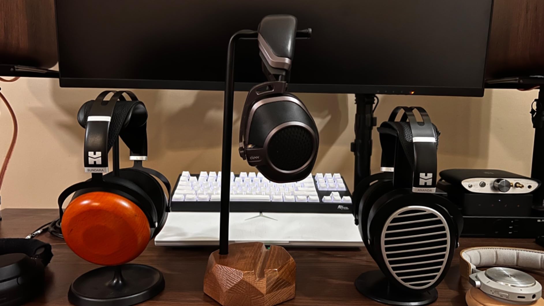 HIFIMAN SUNDARA Closed-Back Over-Ear Planar Magnetic Wired Hi-Fi Headphones with Stealth Magnet Design customer photo 2