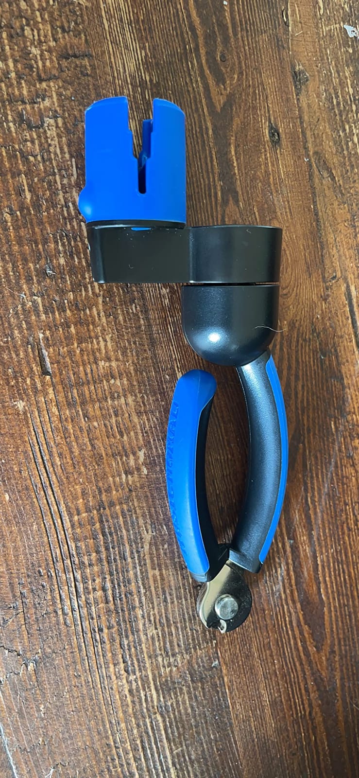 MusicNomad Grip ONE Guitar String Winder, Cutter & Pin Puller (MN223) customer photo 1