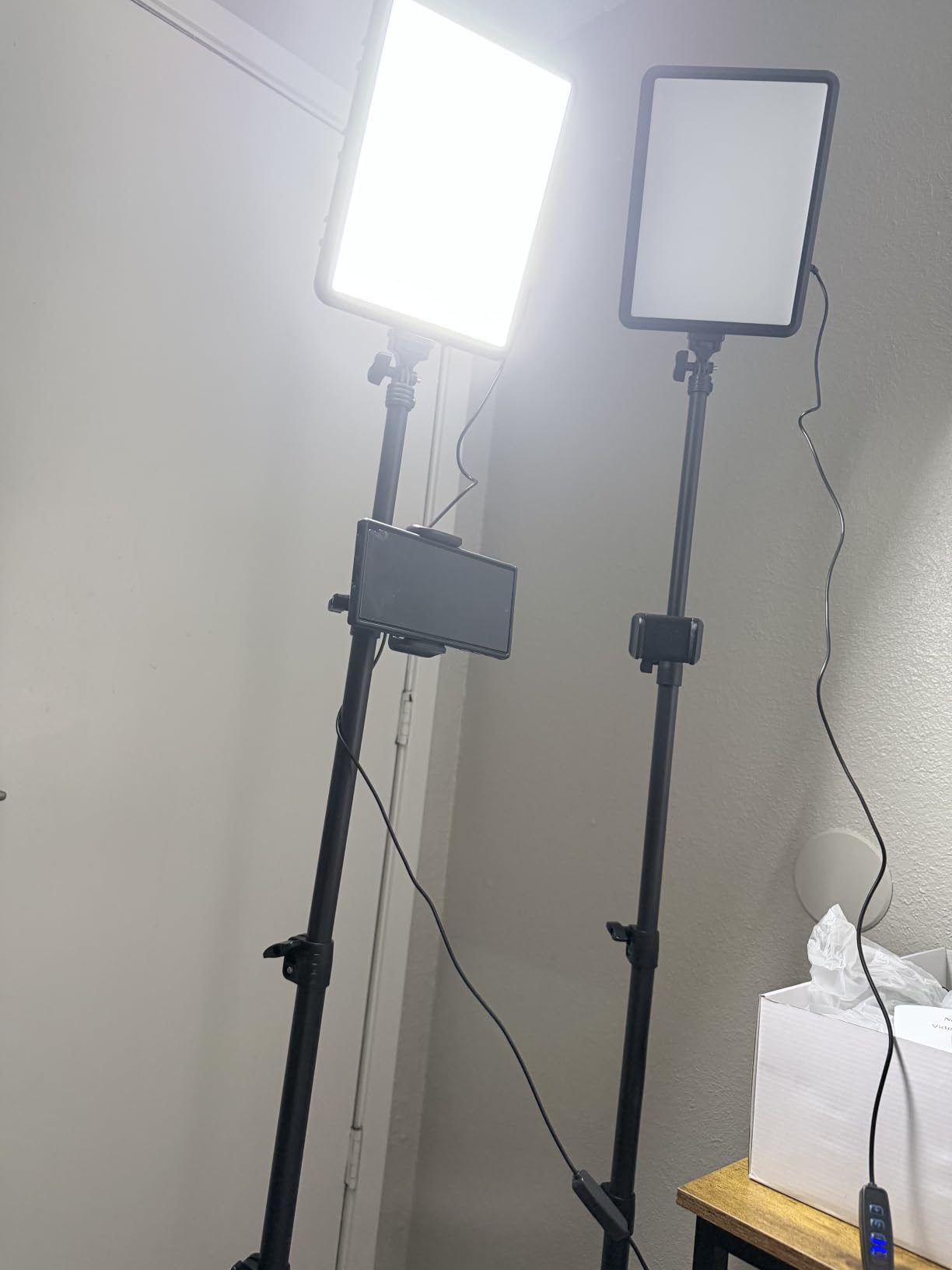 2-Pack LED Video Light Kit, NiceVeedi Studio Light, 2800-6500K Dimmable Photography Lighting Kit with Tripod Stand&Phone Holder customer photo 1