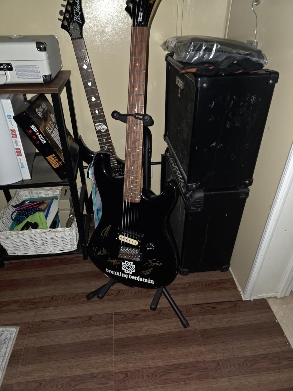 Amazon Basics Height Adjustable Foldable Guitar Stand with Secure Support, Padded Non-Slip Floor Stand for Acoustic, Electric, Bass and Banjos, Portable Display Stand, Black customer photo 2