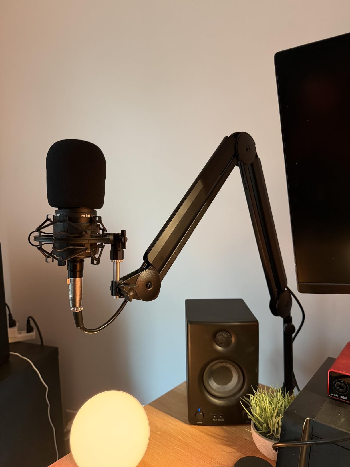 InnoGear Mic Arm Microphone Boom Arm Cable Management for Blue Yeti - Desk Mount, Heavy-Duty, Extendable, Horizontal Reach 32.3 inch, 3.5 lb Weight Capacity customer photo 2