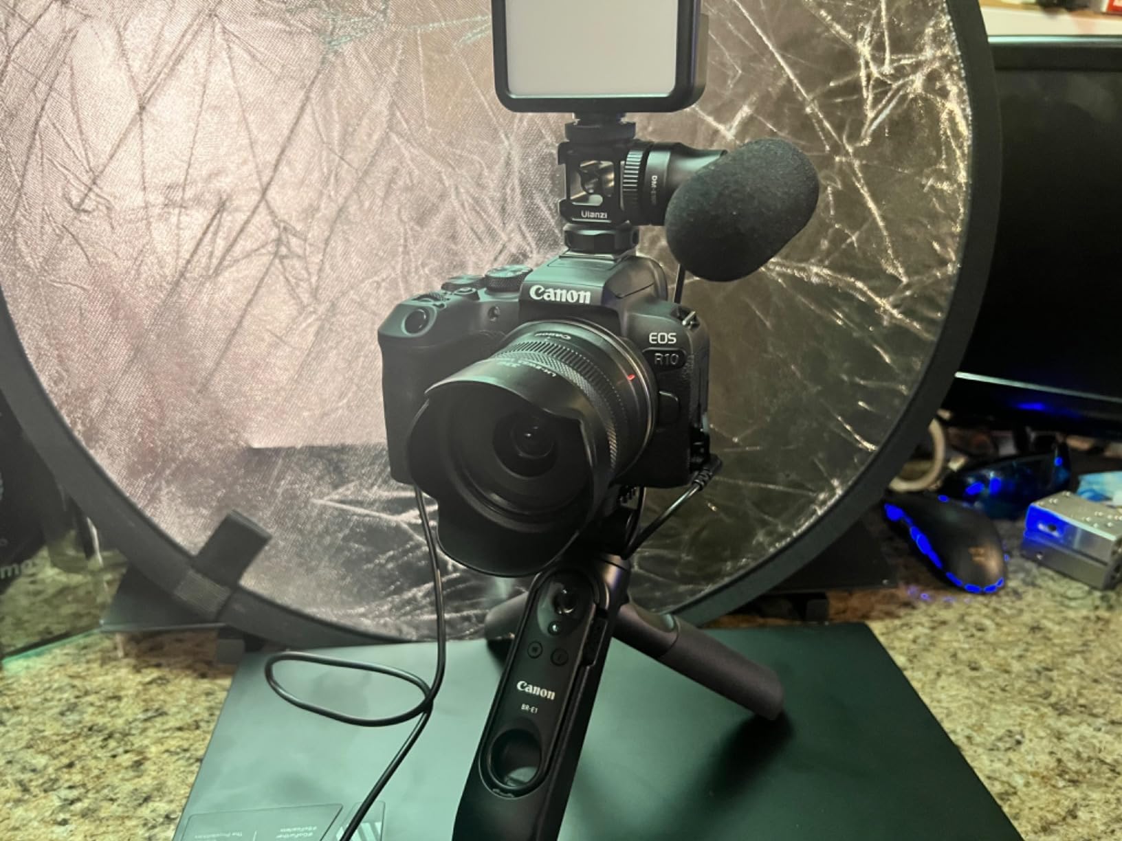 Canon EOS R10 Content Creator Kit, Mirrorless Vlogging Camera with RF-S18-45mm F4.5-6.3 is STM Lens, Tripod and Stereo Microphone, 24.2 Megapixel CMOS (APS-C) Sensor, 4K Video, Black customer photo 1