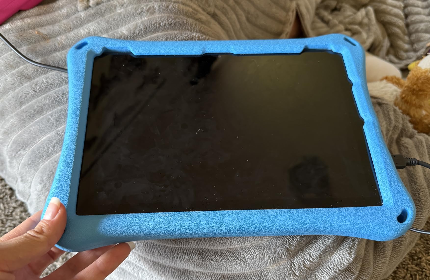 Like-New Amazon Fire HD 10 tablet, built for relaxation, 10.1