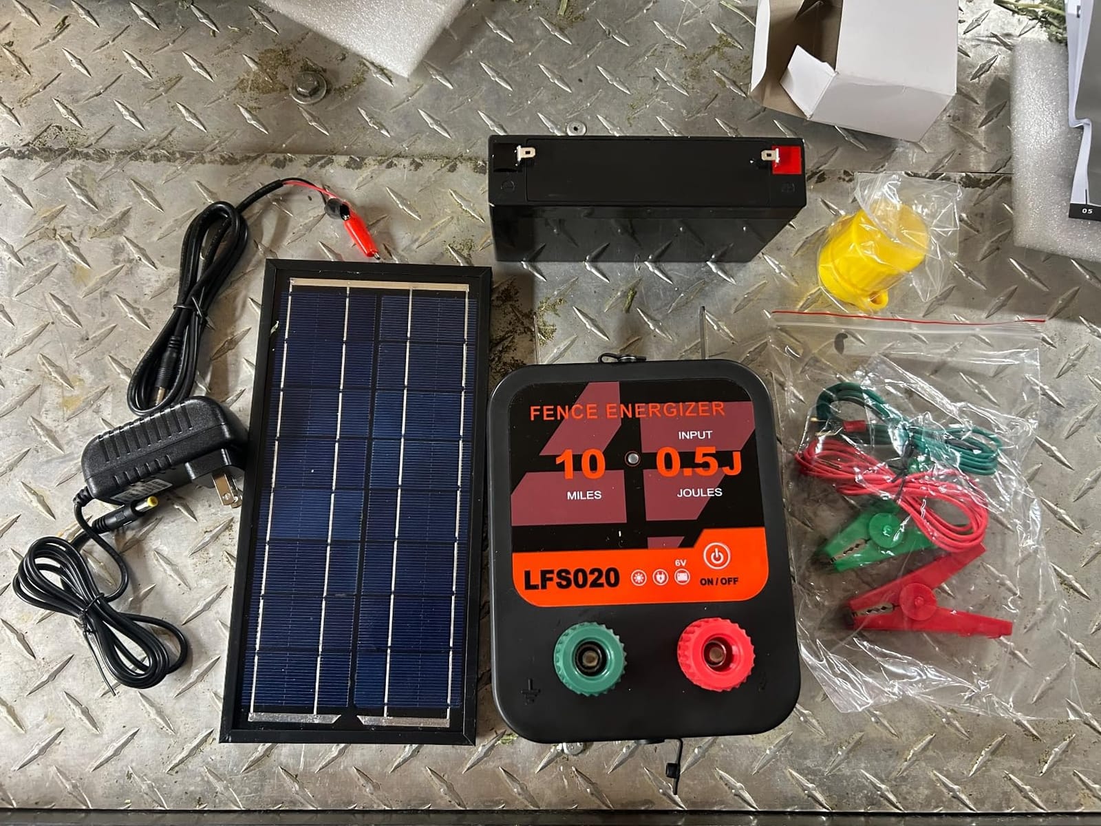 Solar Electric Fence Charger 5 Miles Range 20 Acres 0.15 Joules Energizer customer photo 1