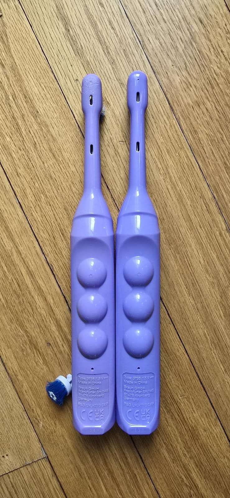 Oral-B Kid's Battery Toothbrush Featuring Marvel's Spiderman, Soft Bristles, for Kids 3+ customer photo 1