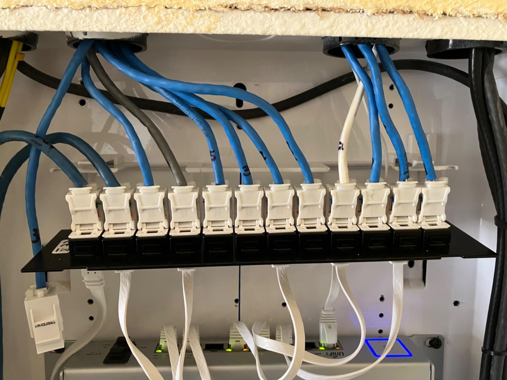 iwillink Blank 12 Port Keystone Patch Panel with 89D Wall Mount Bracket customer photo 2