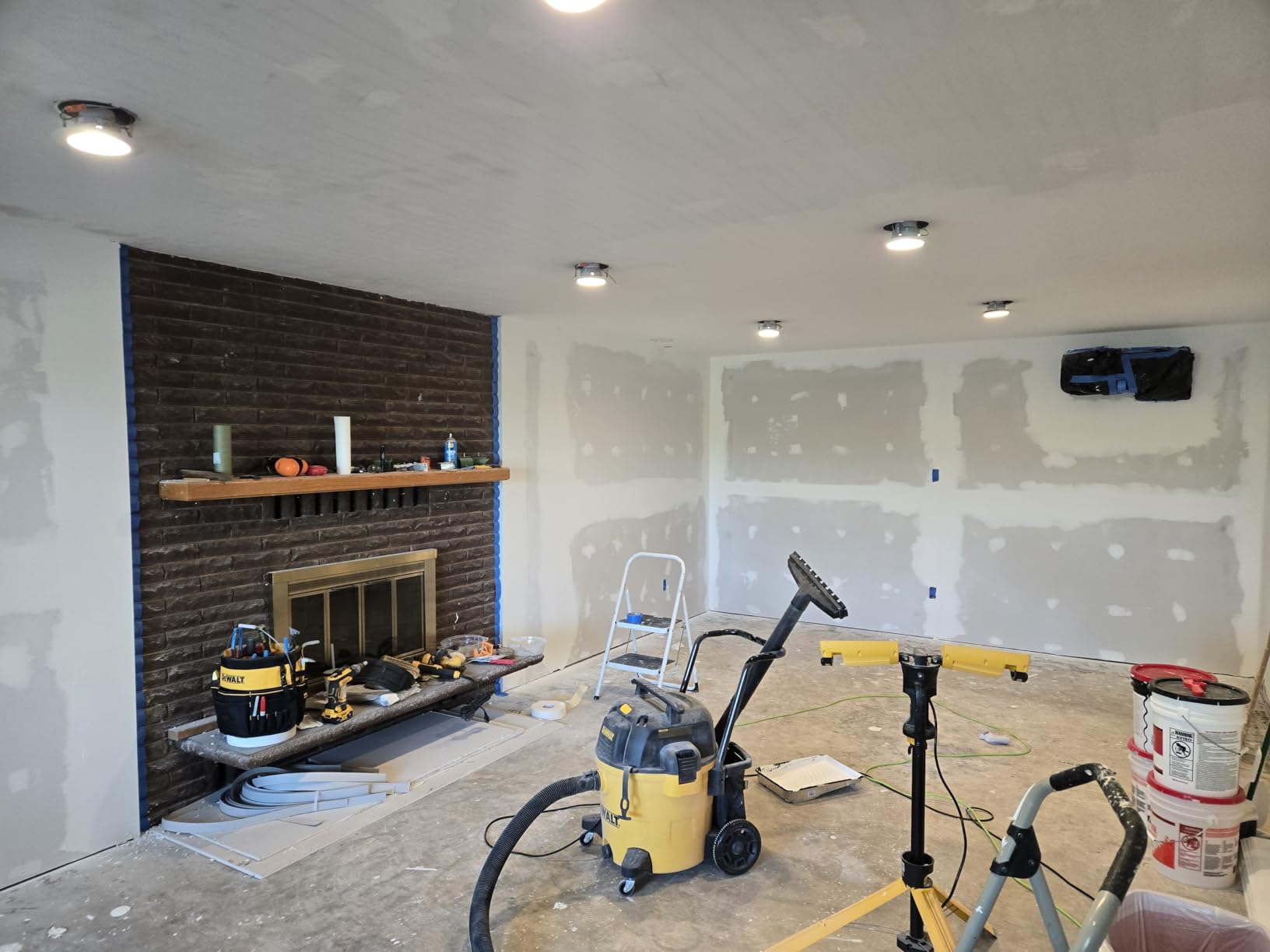 DEWALT 20V Max Drywall Screwgun, Tool Only (DCF630B) customer photo 2