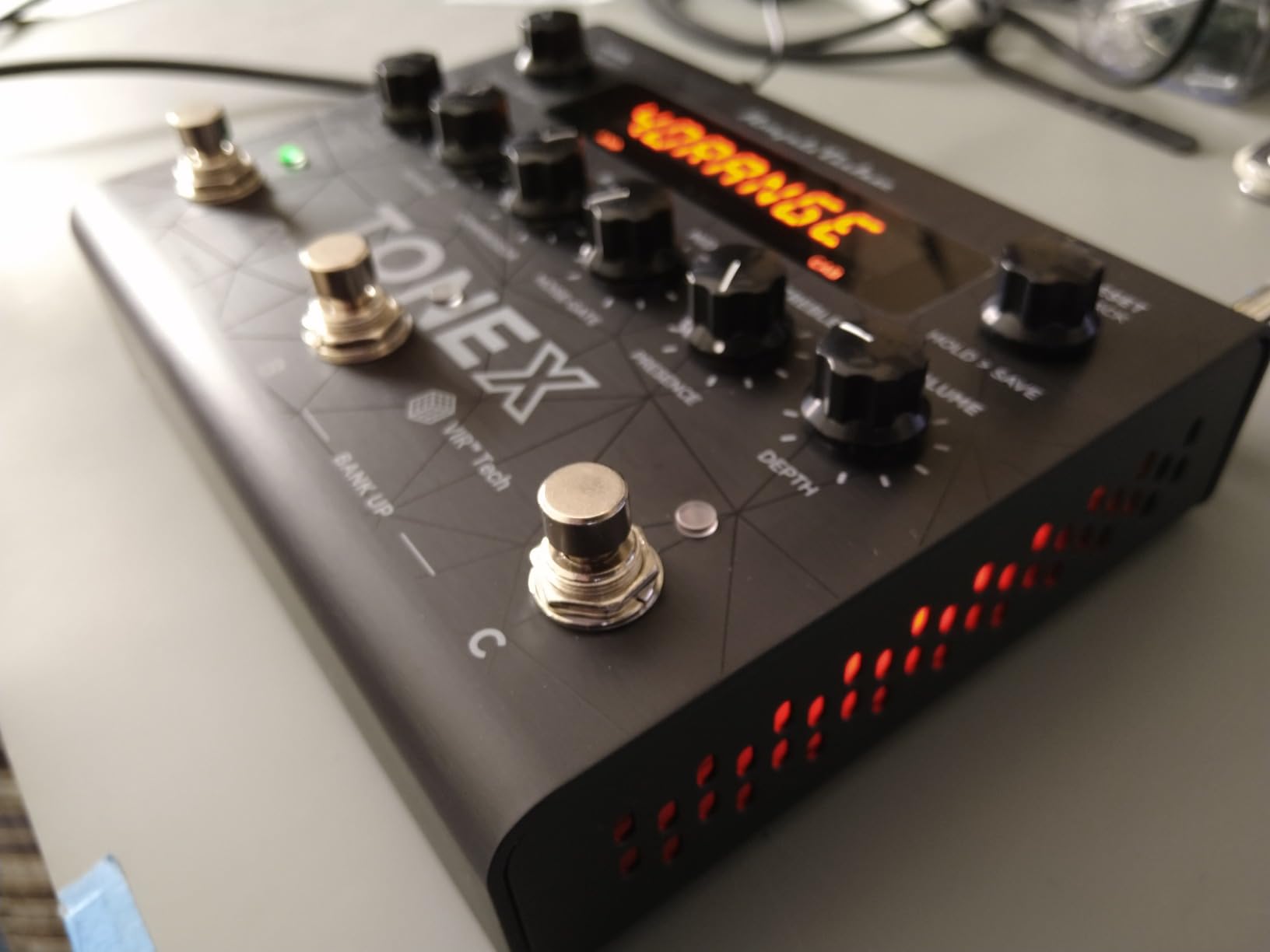 IK Multimedia TONEX Pedal: Stereo multi-effects guitar and bass pedal with 150 Presets, 15 Pre/Post FX, Tuner, Tap Tempo, Headphone Out, Software Player and Editor customer photo 2