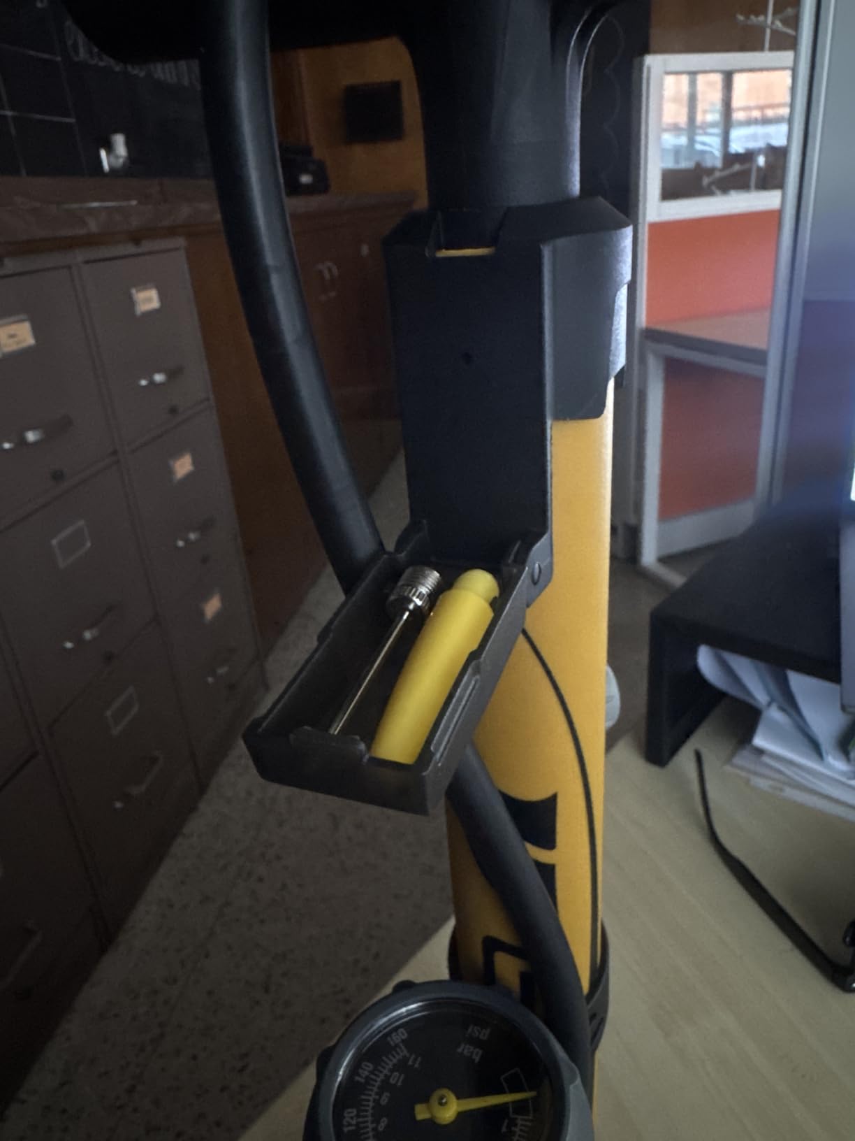 BV Bicycle Pump Durable Bike Floor Pump 17/24 inch Smart Valve Head, 160 psi, Automatically Reversible Presta and Schrader customer photo 2
