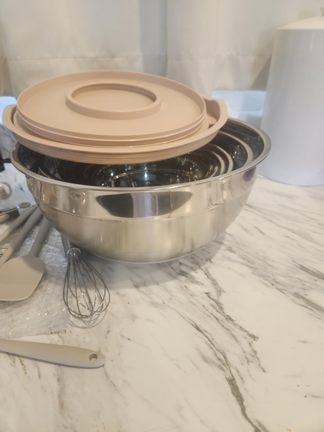 Mixing Bowls with Airtight Lids Set, 26PCS Stainless Steel Khaki Bowls with Grater Attachments, Non-Slip Bottoms & Kitchen Gadgets Set, Size 7, 4, 2.5, 2.0,1.5, 1QT, Great for Mixing & Serving customer photo 2