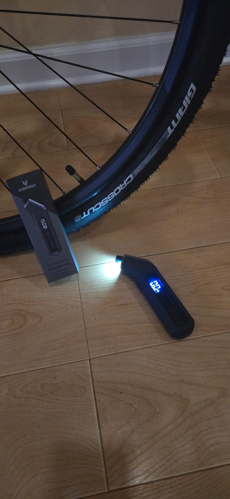 ETENWOLF T300 Digital Tire Pressure Gauge 200 PSI for Car, RV, Truck, Bikes customer photo 1