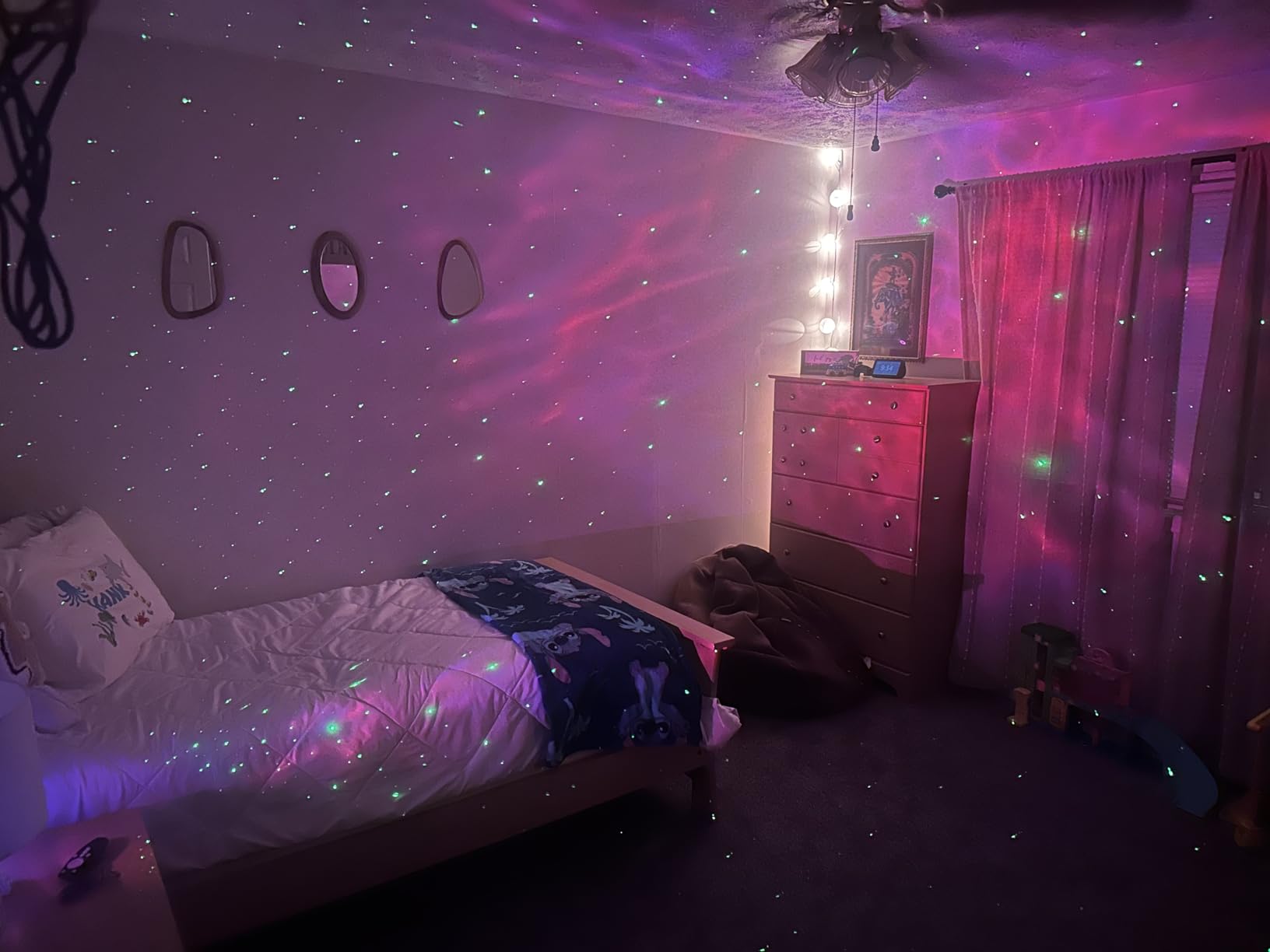 FSSQLBFLC Astronaut Galaxy Projector, Night Light for Kids, Space-Theme customer photo 1