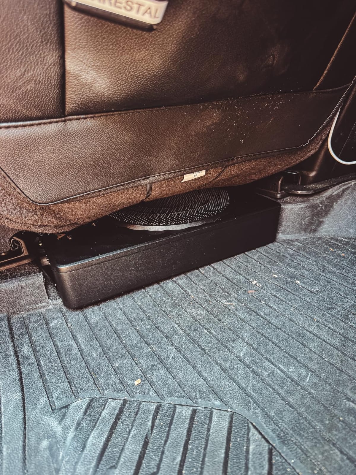 H YANKA SODA-08ASW 8-Inch Powered Underseat Car Subwoofer, 400W customer photo 1