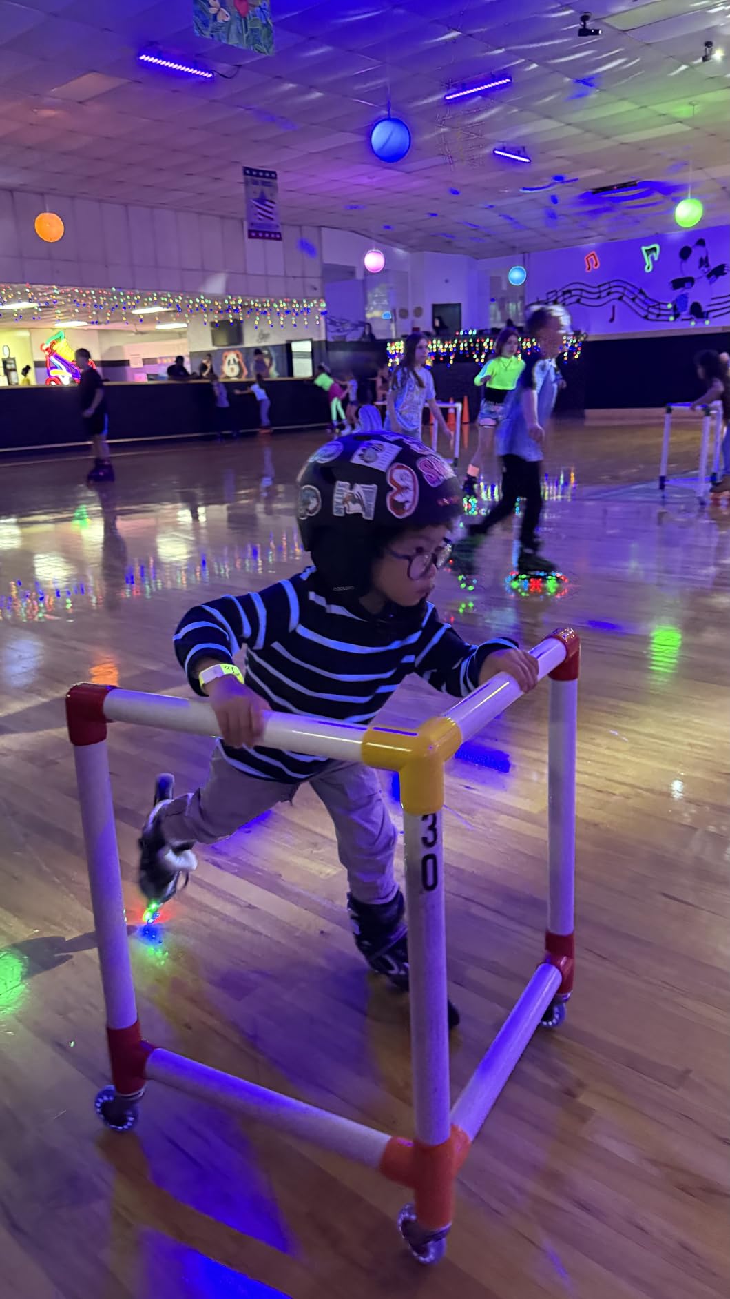 MammyGol Adjustable Inline Skates for Kids Boys Girls Youth Blades Roller Skates with Light up Wheels Ages 4-16 customer photo 1