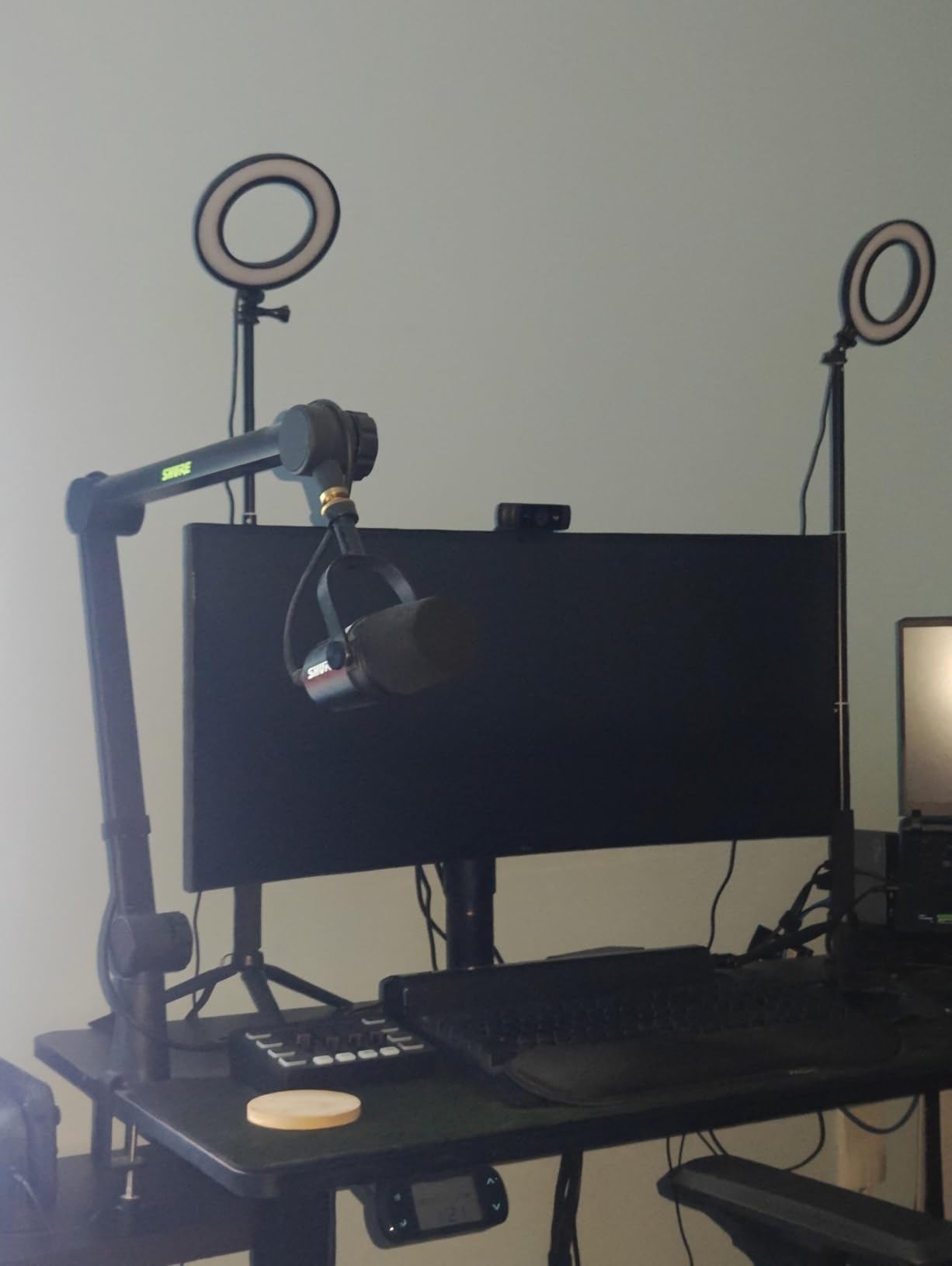 Shure by Gator Deluxe Broadcast Desktop Mic Boom Arm (SH-BROADCAST1) - Fully adjustable with quiet 360-degree arm for podcasts and streaming, Compatible with MV7 & SM7B customer photo 2