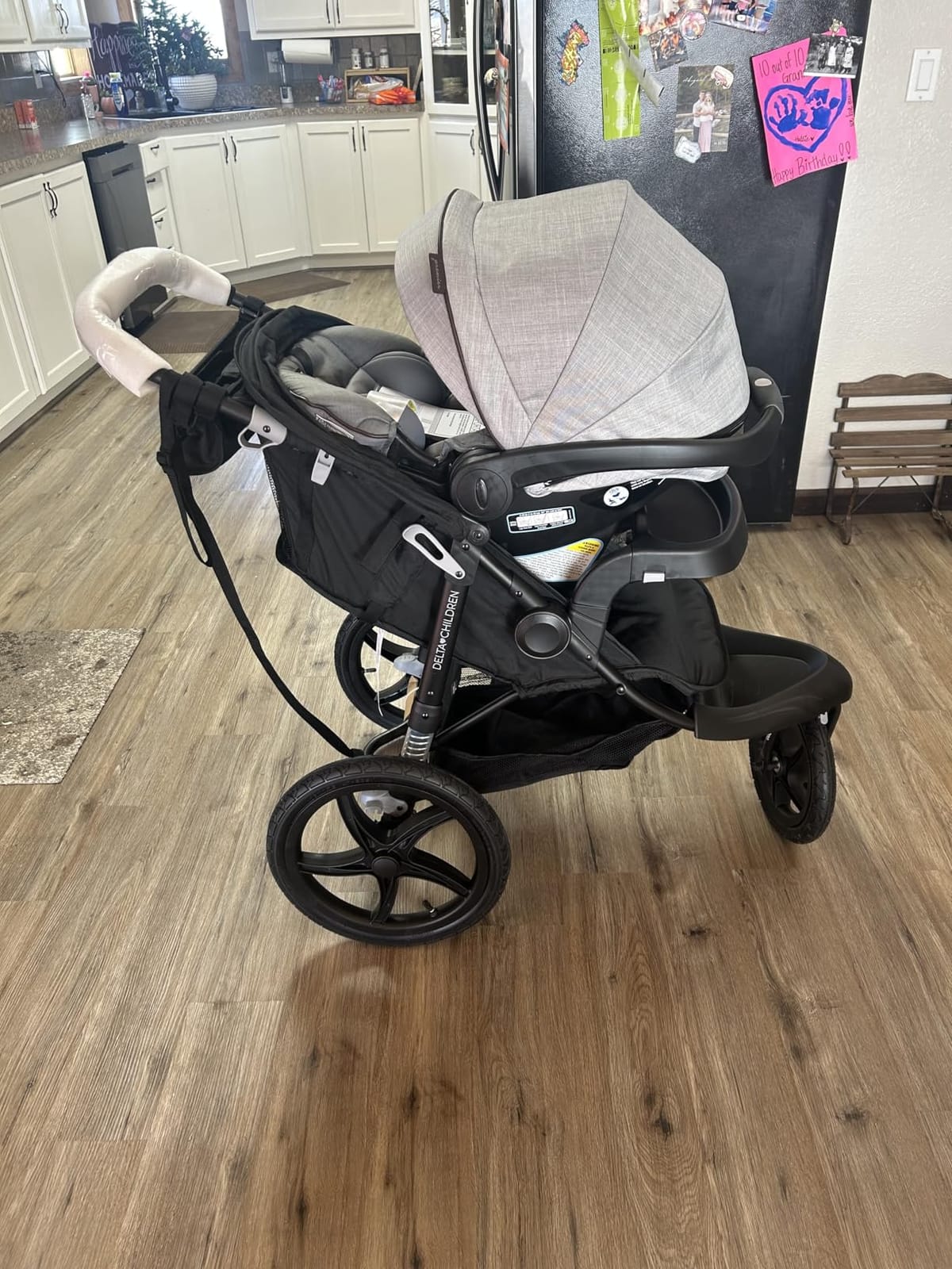 Delta Children Apollo Jogging Stroller - Shock Absorbing Frame with Large Canopy & Recline - Car Seat Compatible, Black customer photo 2