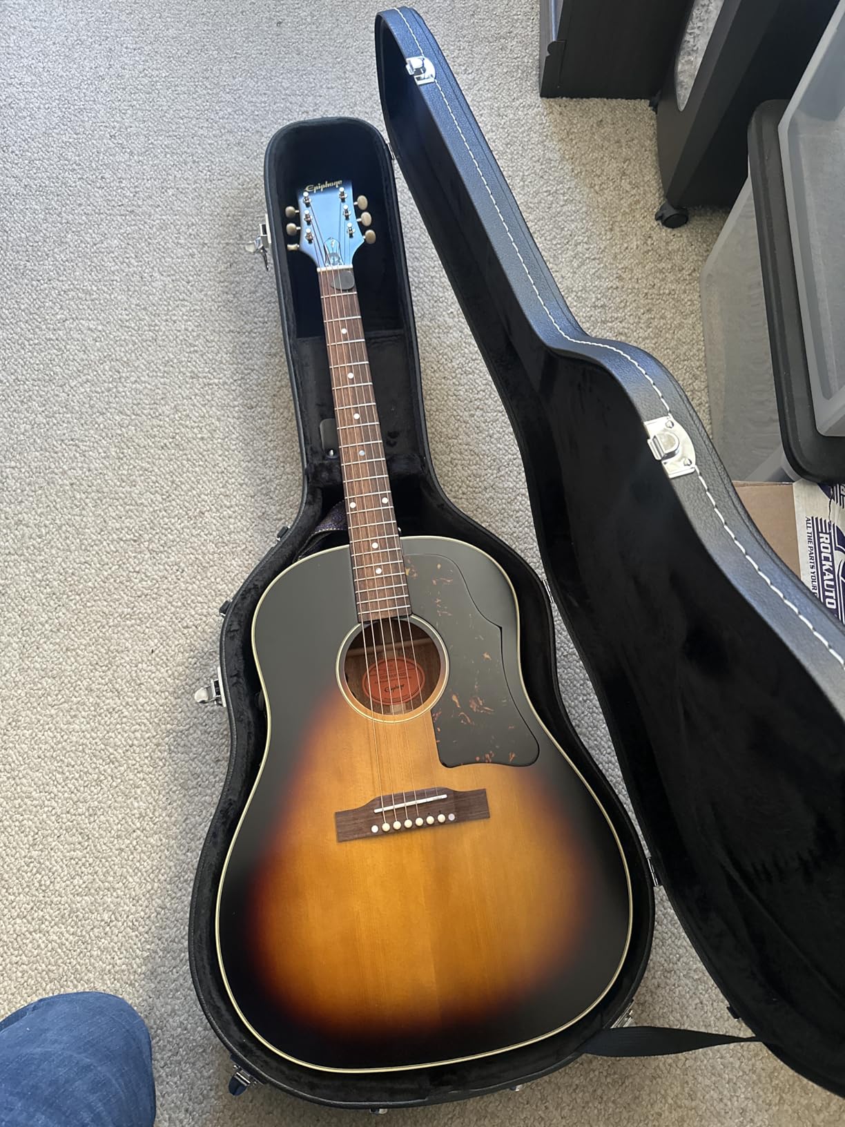 Gearlux Dreadnought Acoustic Guitar Hardshell Case with Accessory Compartment - Black customer photo 1
