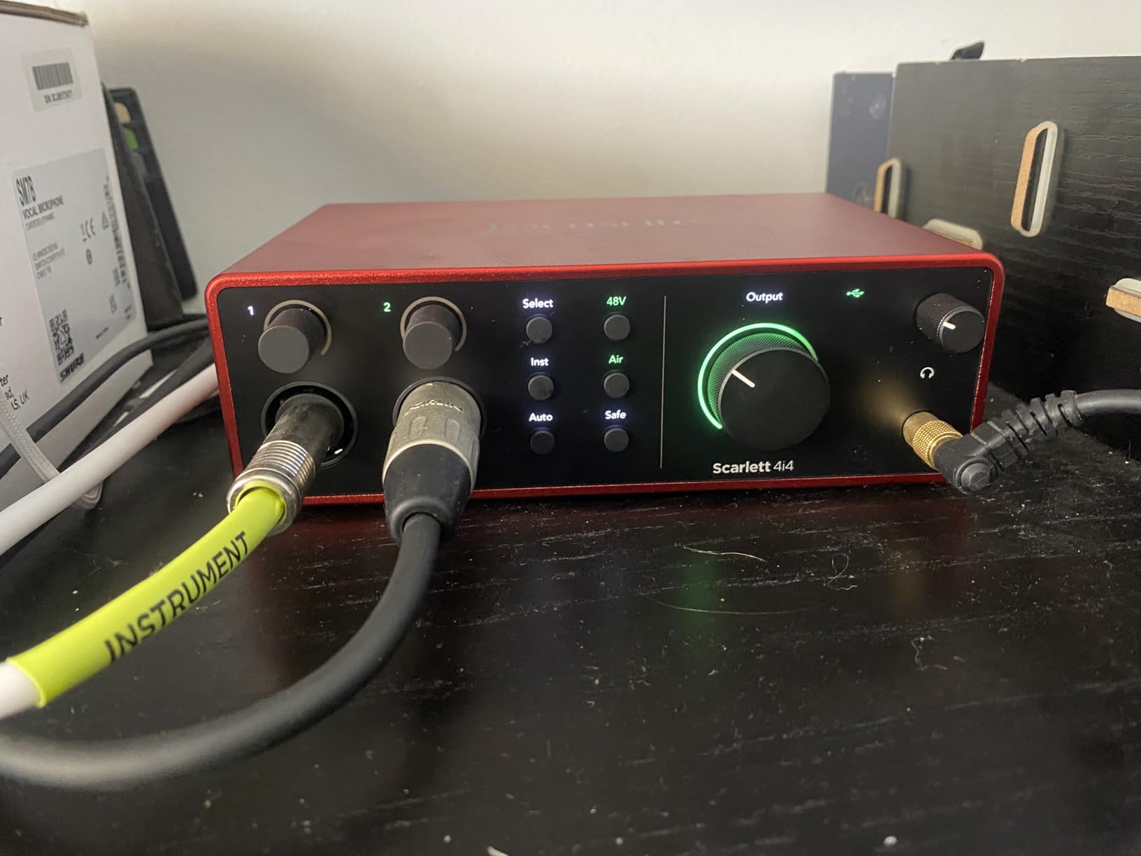Focusrite Scarlett 4i4 4th Gen USB-C Audio Interface | 4-In 4-Out, 2 Mic Preamps, 2 Hi-Z Inputs, 4 Line Inputs, MIDI In/Out, Auto Gain, Clip Safe, Air Modes, 24-Bit/192kHz customer photo 2