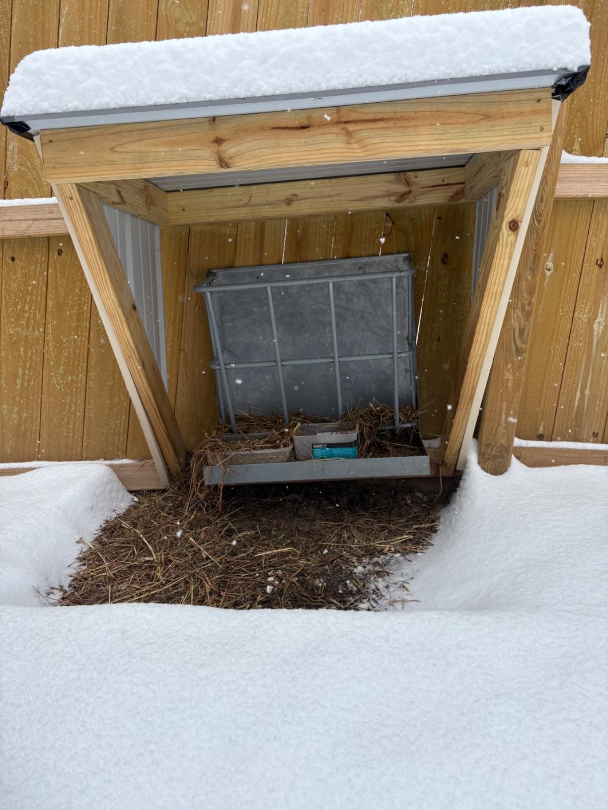2 in 1 Hay Feeder Goat 22 Gallon customer photo 2