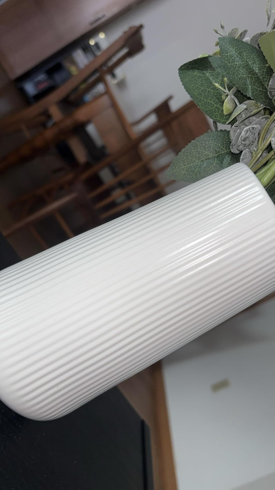 White Ceramic Vase, GUKJOB Small Cute Flower Vase for Pampas Grass, Home, Living Room, Dining Table, Farmhouse, Office Decor, Bedroom, Table, and Kitchen Shelf (White) customer photo 1
