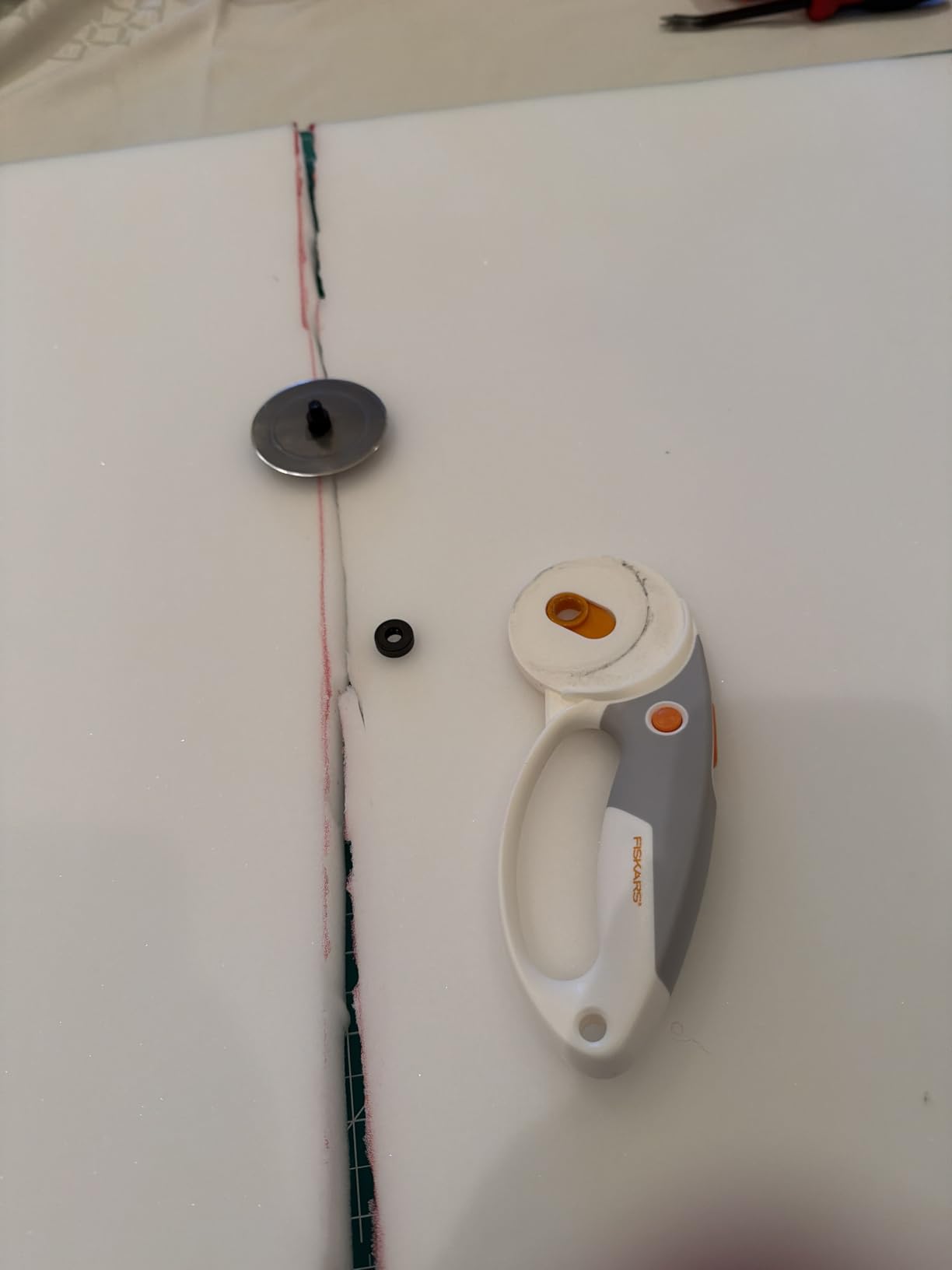 Fiskars 60mm Loop Titanium SoftGrip Rotary Cutter for Fabric & Sewing customer photo 1