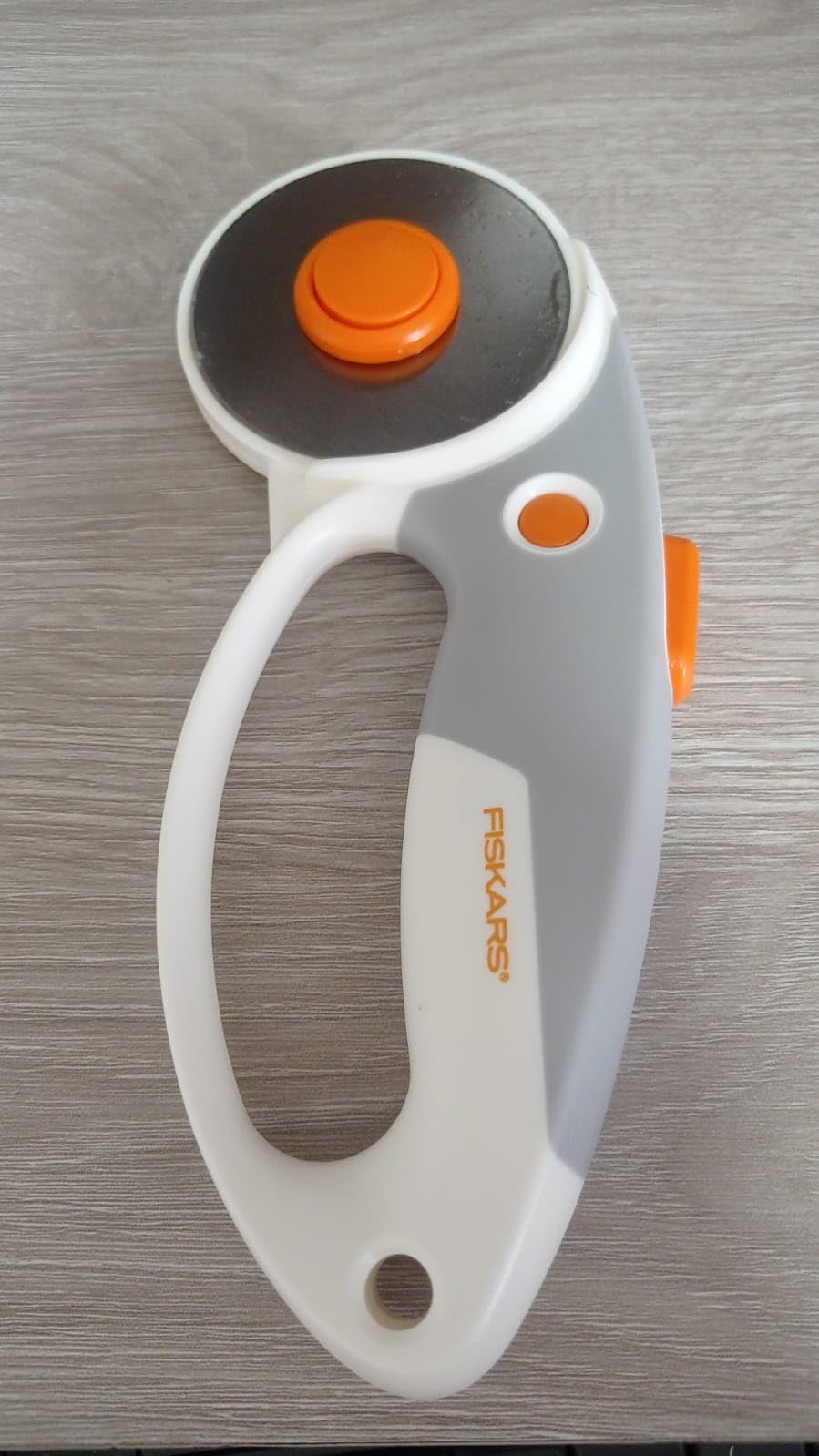 Fiskars 60mm Loop Titanium SoftGrip Rotary Cutter for Fabric & Sewing customer photo 2