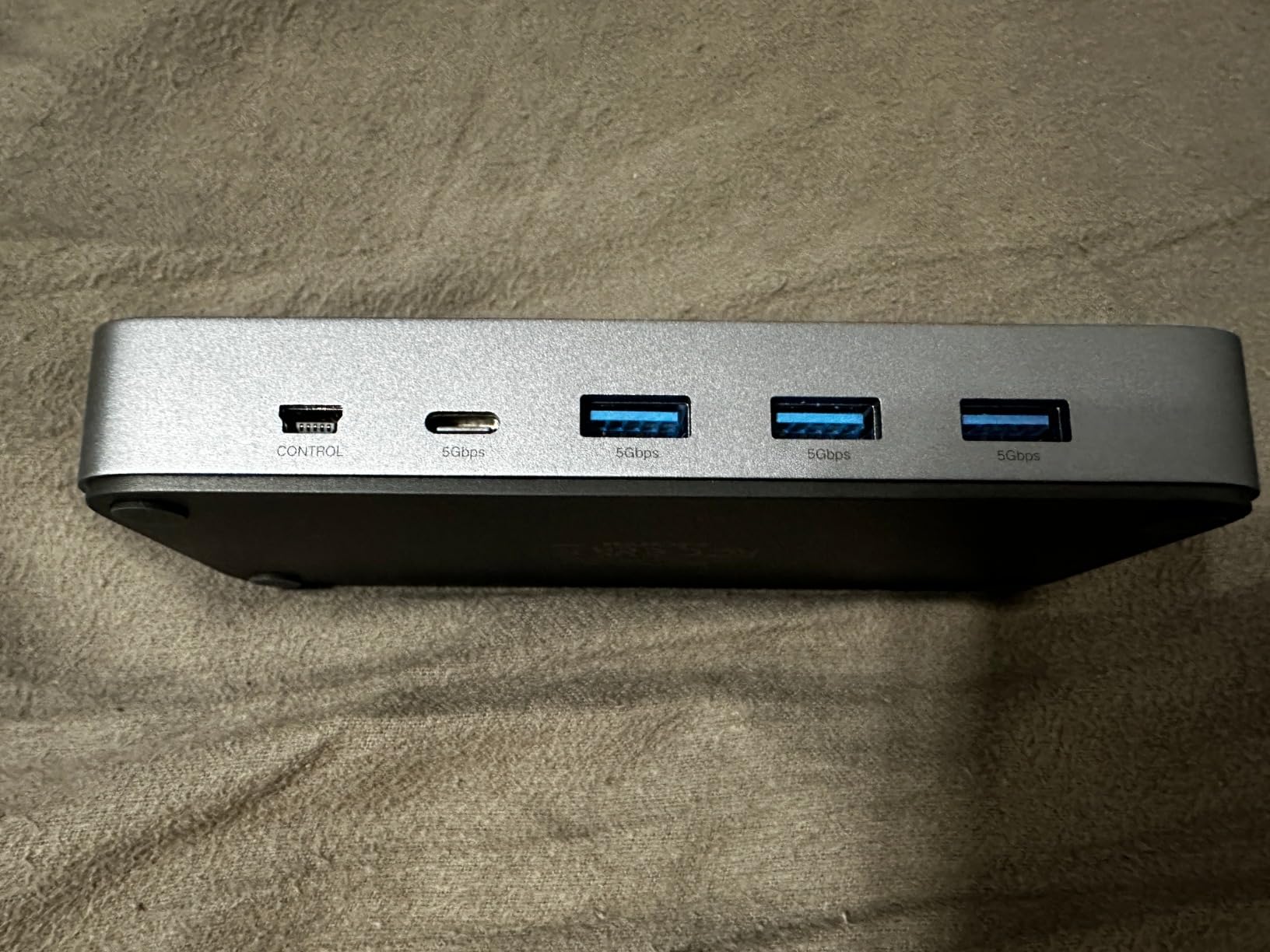 UGREEN HDMI KVM Switch 1 Monitor 2 Computers, Aluminum, 4K@60Hz, 4 USB 3.0 customer photo 1