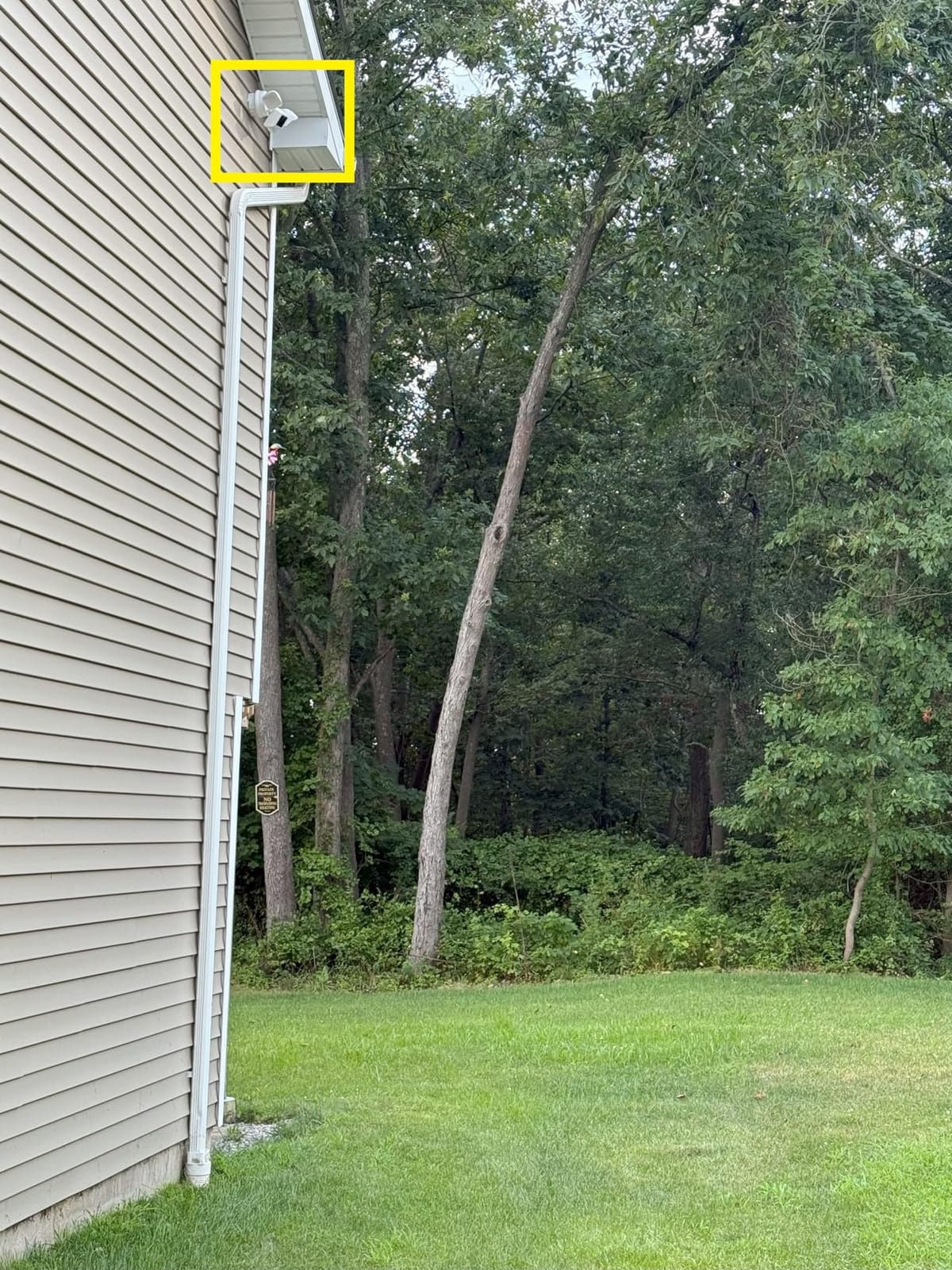 Wyze Floodlight Camera v2, 2K HD Outdoor Security Camera with 2800 Lumens | Color Night Vision, 160° Wide Angle, 105dB Siren, Motion Detection, Works with Alexa & Google Assistant customer photo 1