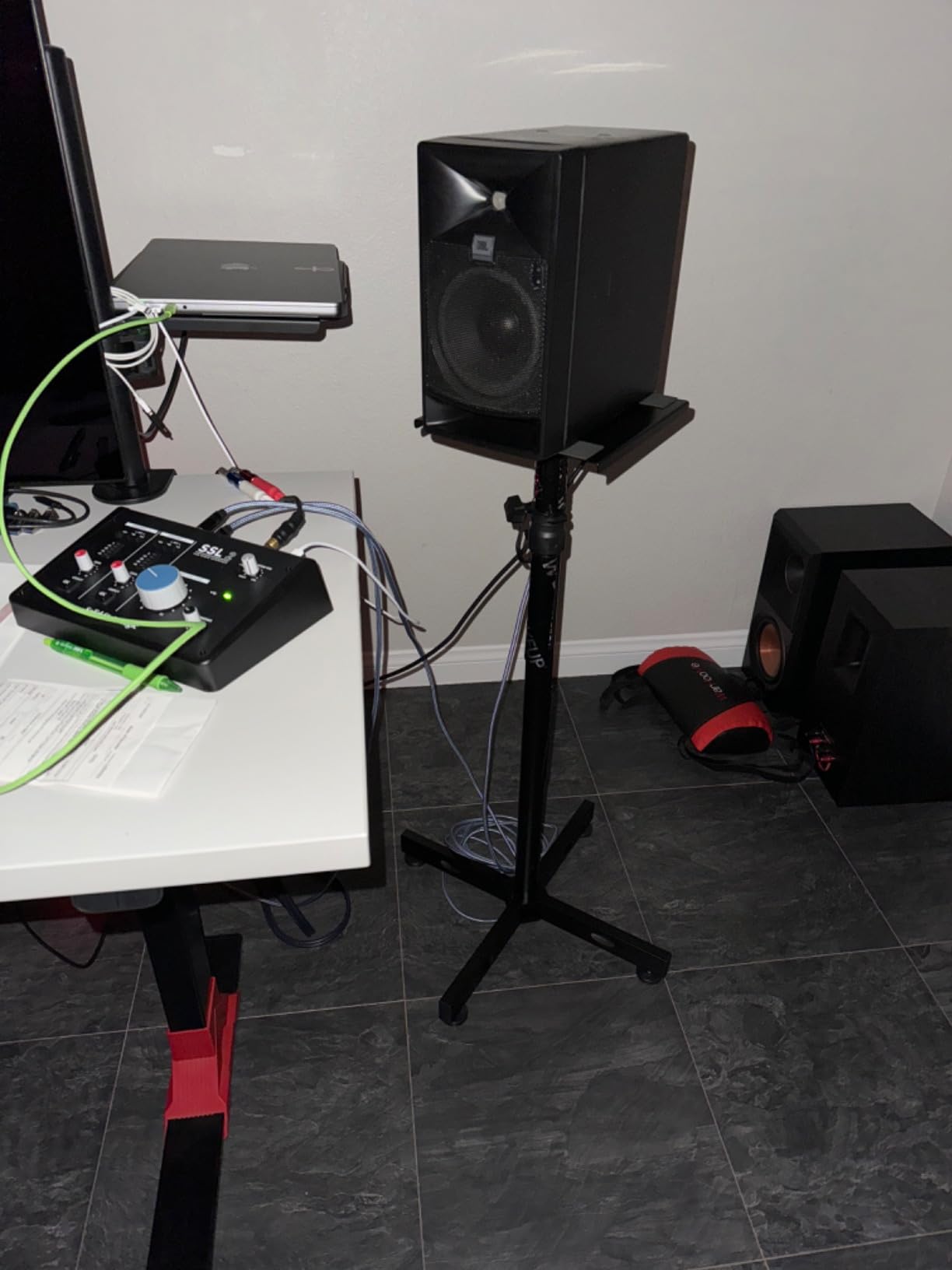 Vondynote Studio Monitor Stands Speaker Stands Pair with Cable Management customer photo 2