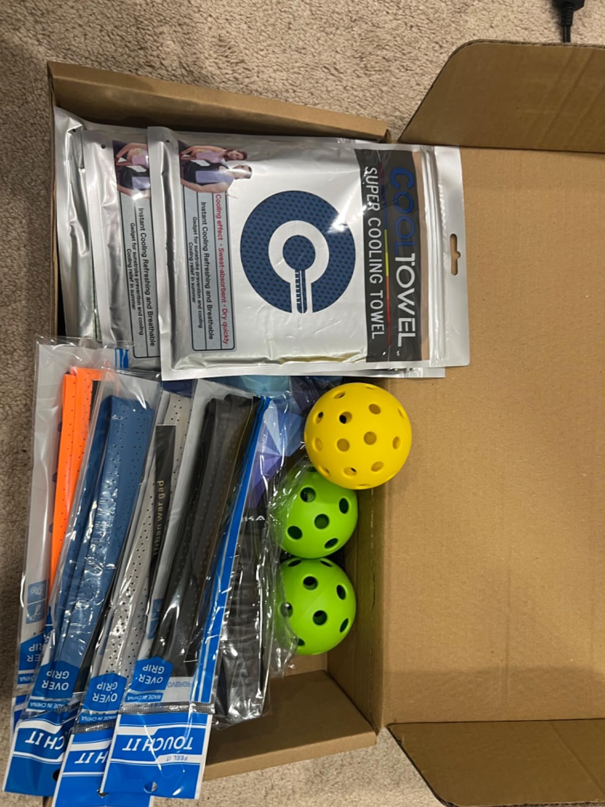 Pickleball Paddles, Lightweight Pickleball Paddles Set of 4, 4 Pickleball Balls, 4 Cooling Towels& Bag, Premium Pickleball Rackets for Beginners & Pros customer photo 1