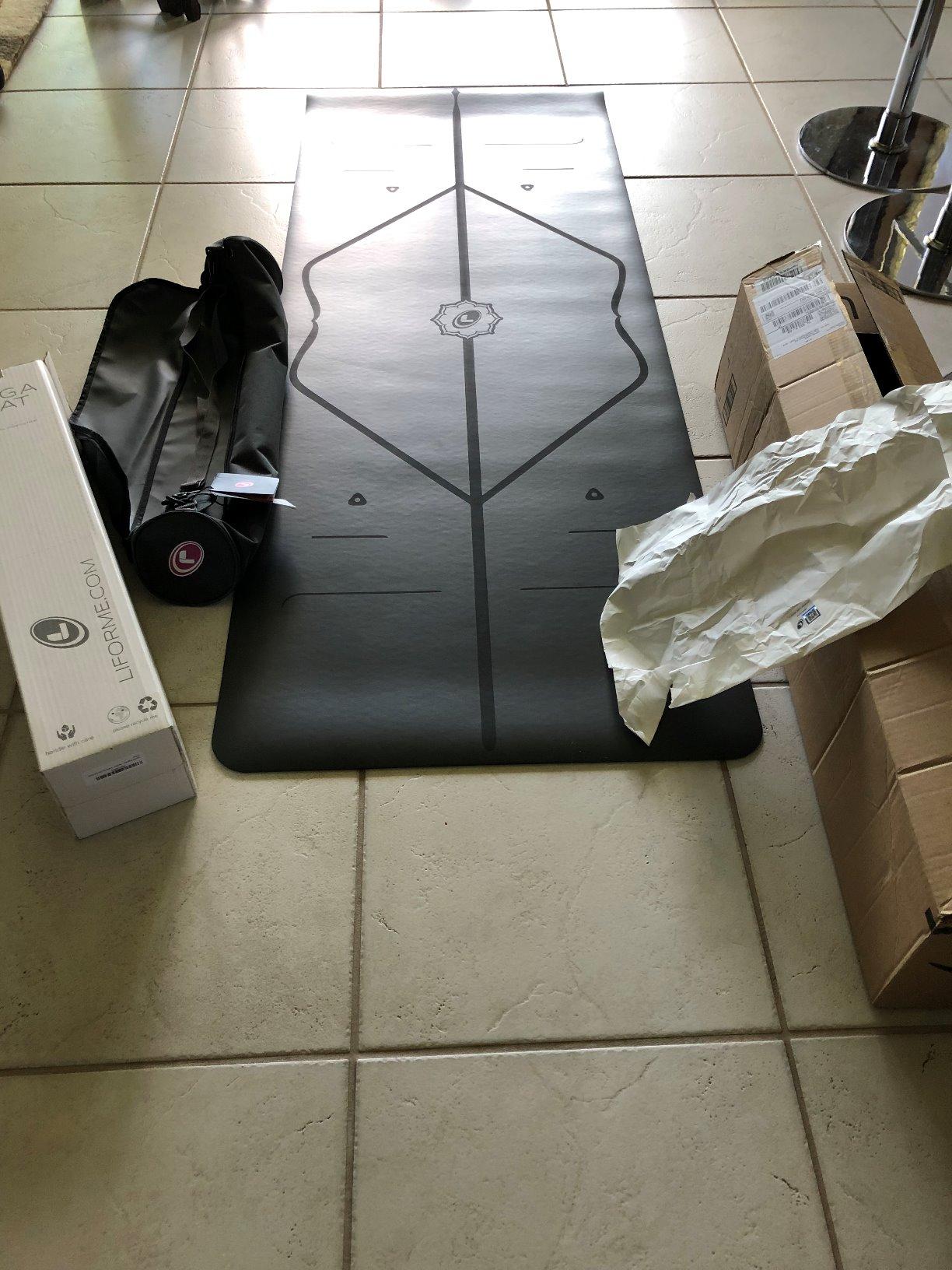 Liforme Classic Yoga Mat - Patented Alignment Design, Ultimate Grip customer photo 1