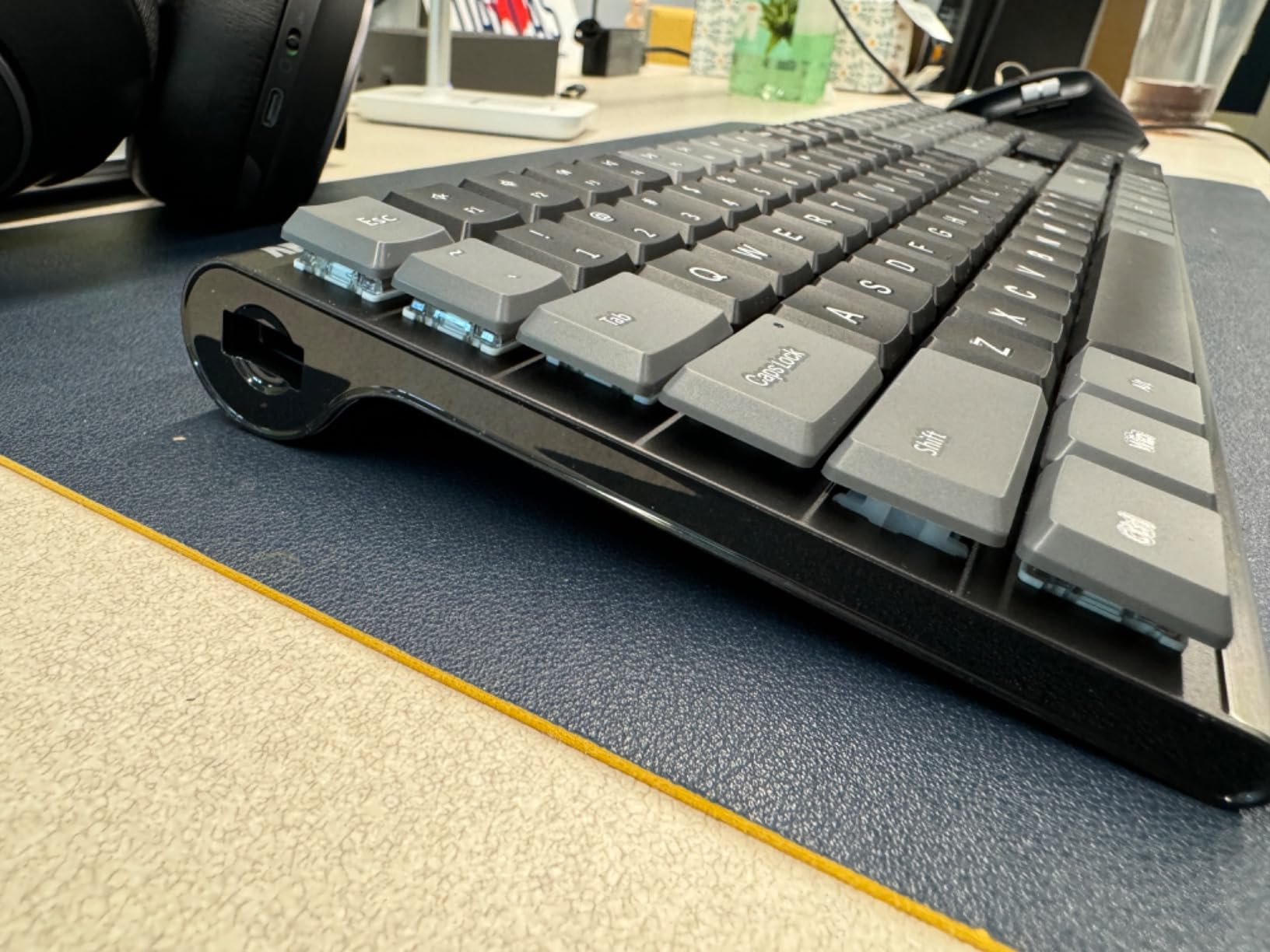 Arteck Mechanical 2.4G USB Wireless Keyboard, Tacktile Brown Switches Black customer photo 2