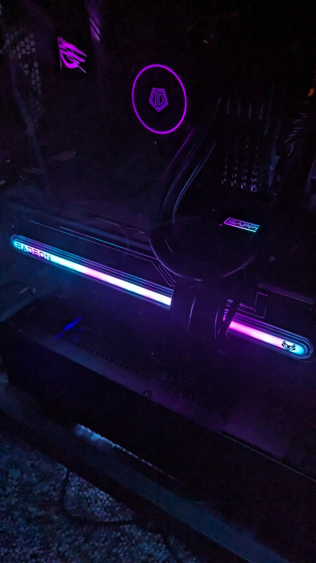 Sapphire 11330-01-20G Nitro+ AMD Radeon RX 7800 XT Gaming Graphics Card with 16GB GDDR6, AMD RDNA 3 customer photo 2