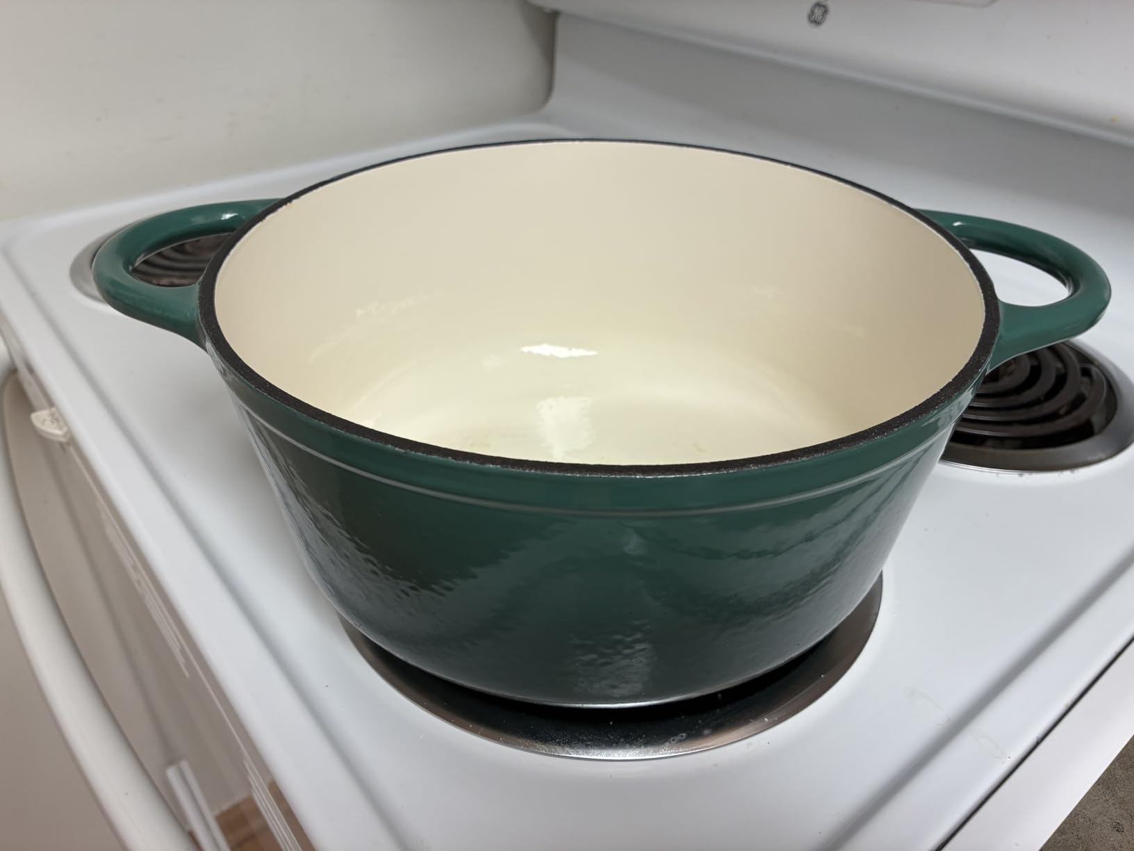 Nuovva Enamelled Cast Iron Dutch Oven Pot with Lid - 6.4 Quart, Dark Blue customer photo 1