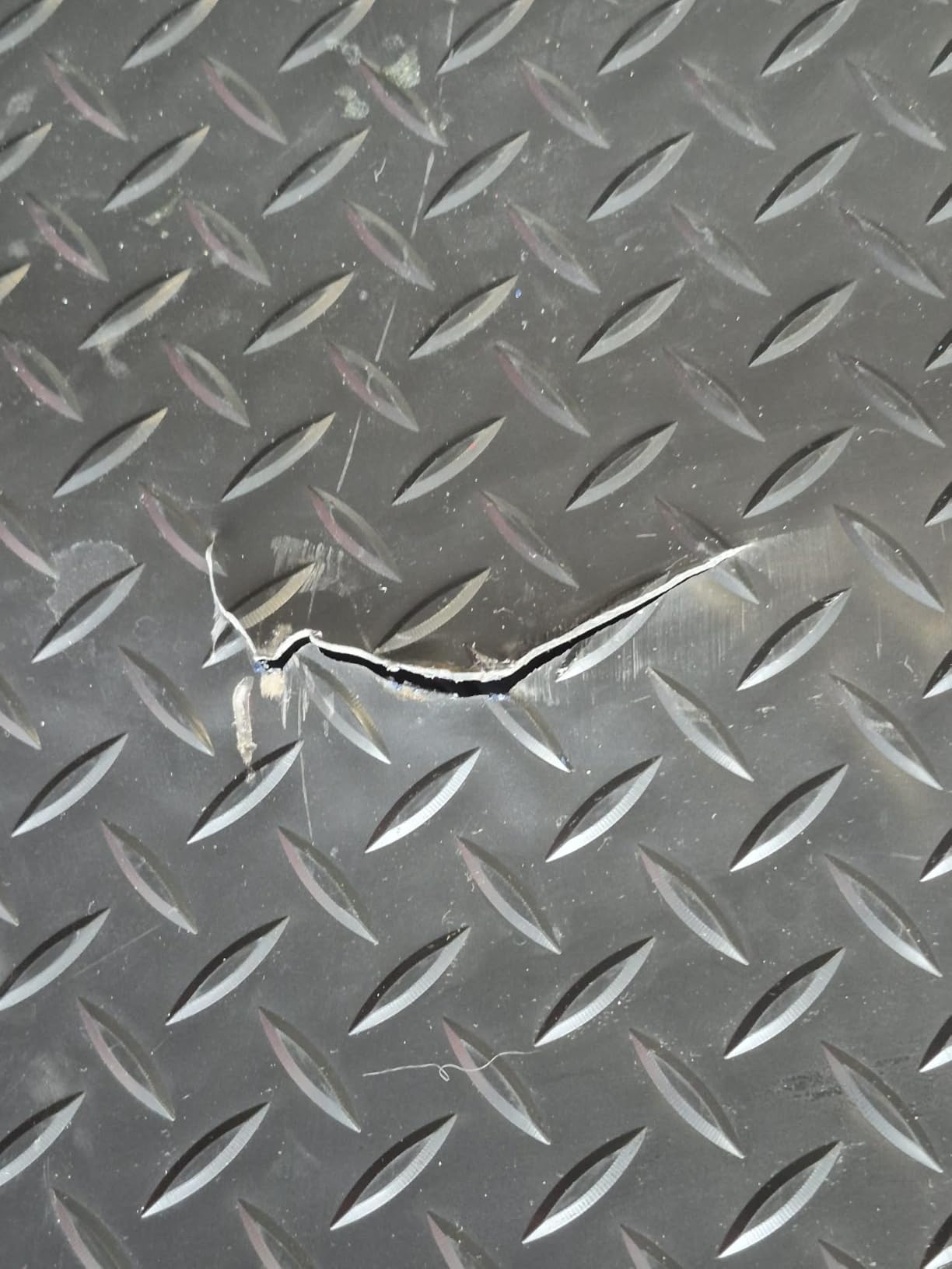 TUFFIOM 7.5 x 20 FT Garage Floor Mat, Thickened Diamond Plate PVC Garage Mats Flooring Roll for Under Car, Garage Parking Mats for Floor Large SUVs, MPV, Pickup Truck customer photo 2