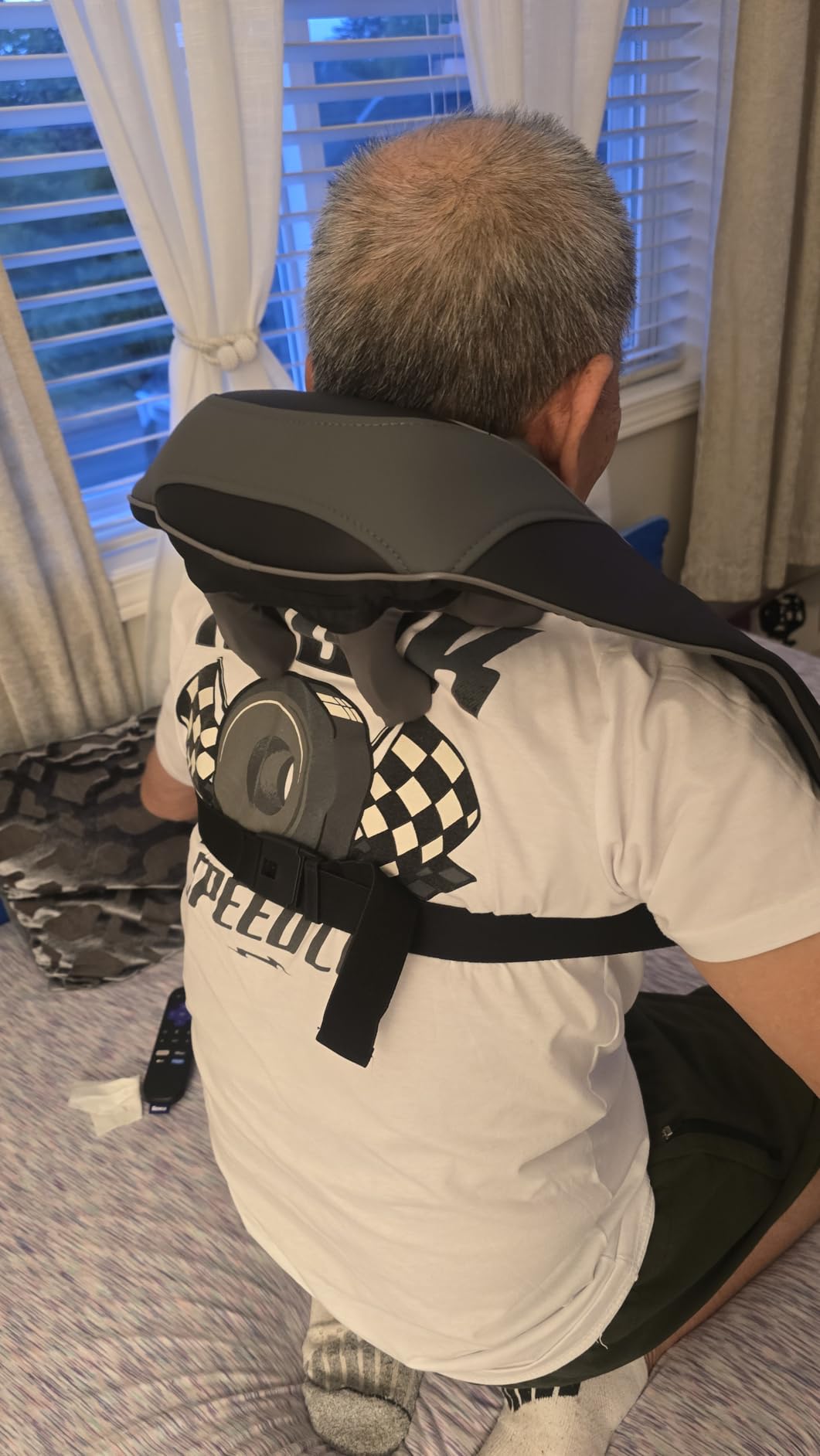 Snailax 4D Cordless Neck and Shoulder Massager with Heat & Kneading, FSA customer photo 2