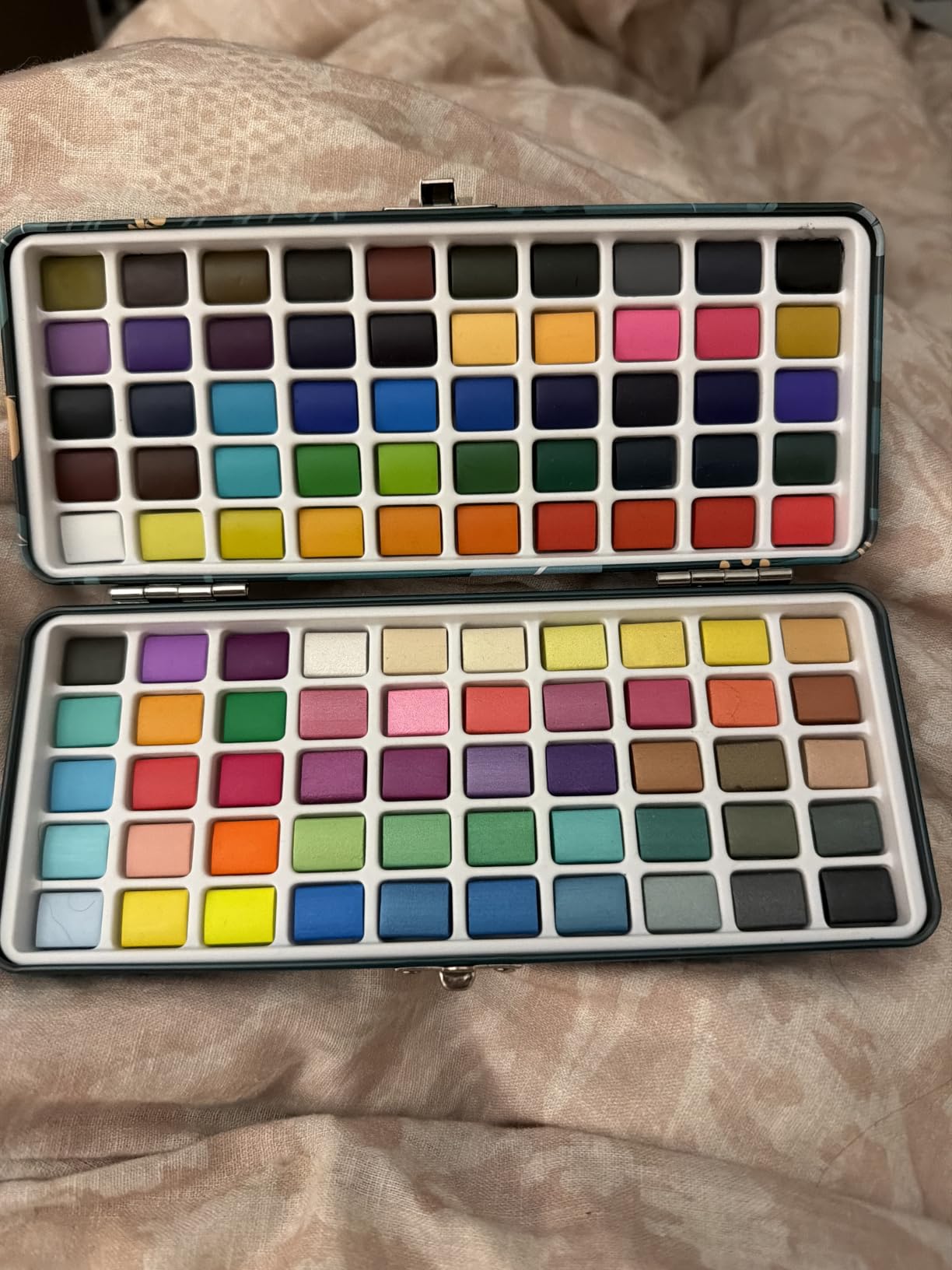 Artecho 100 Colors Watercolor Paint Set with Metallics, Portable Tin Case customer photo 2