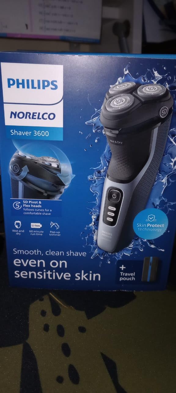 Philips Norelco 3600 Electric Shaver, Storm Blue customer photo 2