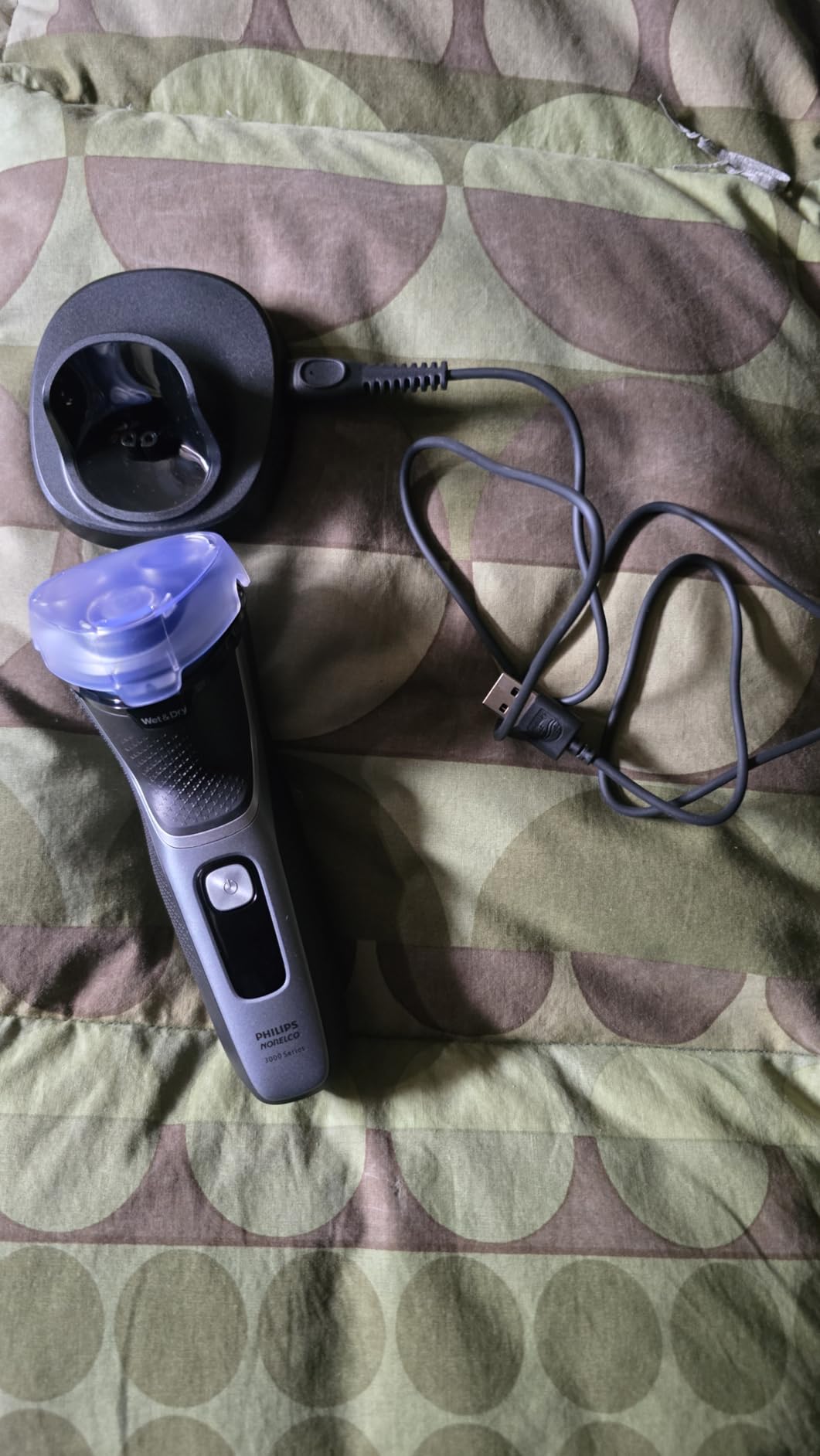 Philips Norelco 3900 Electric Shaver, Storm Blue | 27 Self Sharpening ComfortCut Blades, 5D Pivot & Flex Heads, Wet or Dry Use, Includes Travel Pouch & Charging Stand, S3341/92 customer photo 1