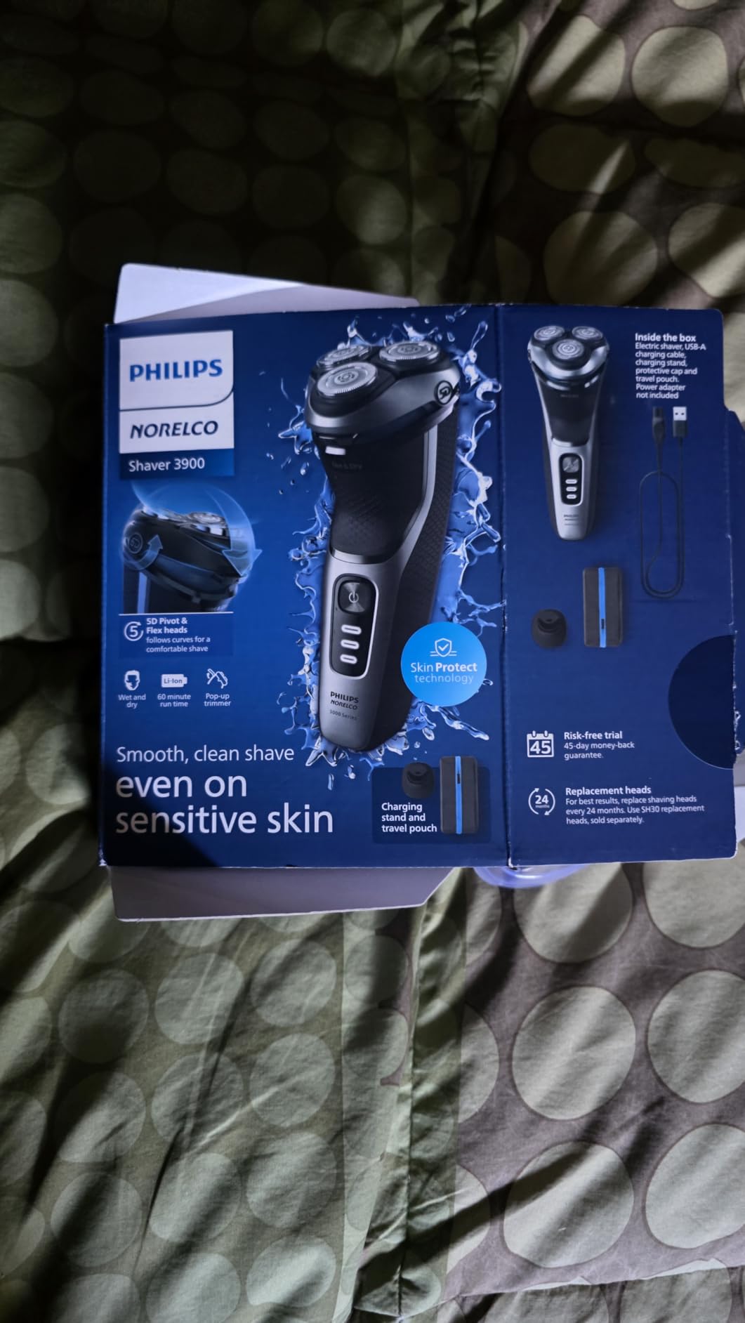 Philips Norelco 3900 Electric Shaver, Storm Blue | 27 Self Sharpening ComfortCut Blades, 5D Pivot & Flex Heads, Wet or Dry Use, Includes Travel Pouch & Charging Stand, S3341/92 customer photo 2