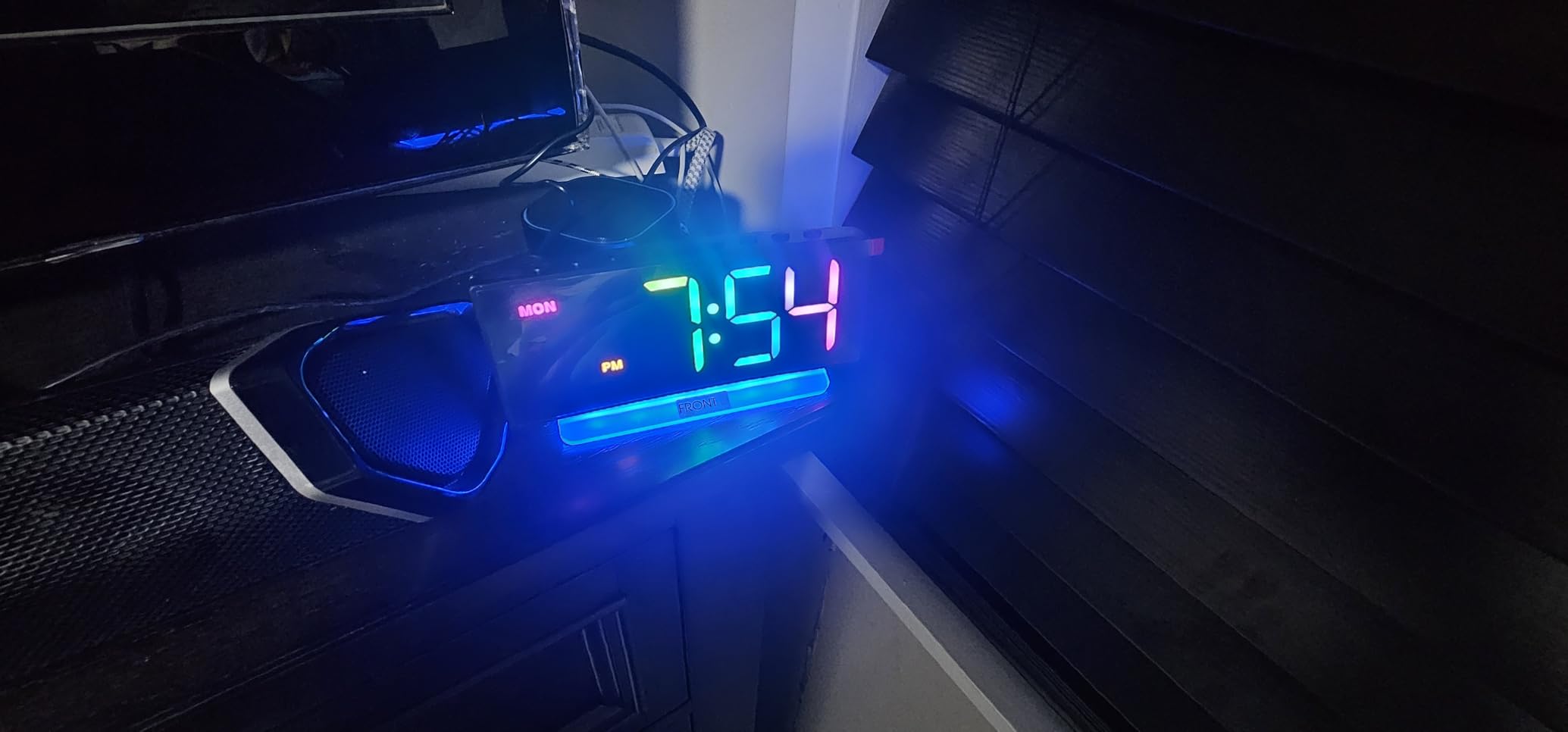 Cadmos Digital Alarm Clock - Extra Loud for Heavy Sleepers Adults Teens Kids, Rainbow Bedside Clock for Bedrooms, Large Display, 7 Color Night Light, Weekday & Weekend, 12/24h (Black+Dynamic) customer photo 1