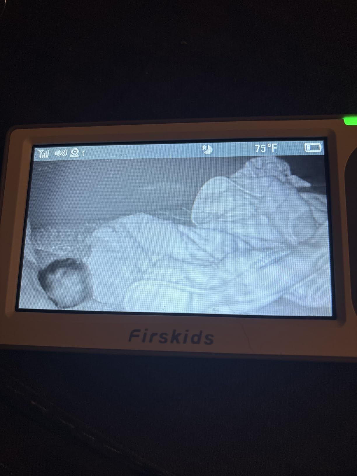 Split-Screen Baby Monitor with 2 Cameras No WiFi, 30H Battery, Pan-Tilt-Zoom, Monitor para bebés with Night Vision, 2-Way Audio, Room Temp Sensor, Lullaby, Plug & Play - Ideal for Travel customer photo 1