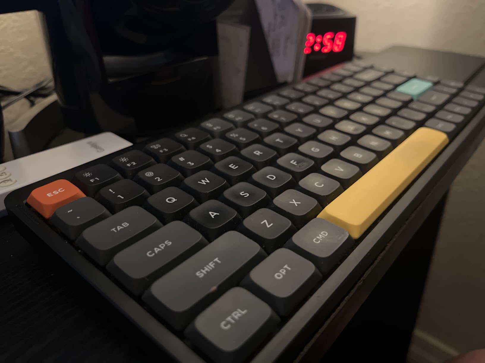 NuPhy Air75 V2 Portable 75% low profile Mechanical Keyboard,Wireless Keyboard,Supports Bluetooth/2.4G/USB-C RGB Bluetooth Keyboards,Compatible with Windows/Mac OS/Linux Systems-Gateron Cowberry Switch customer photo 2
