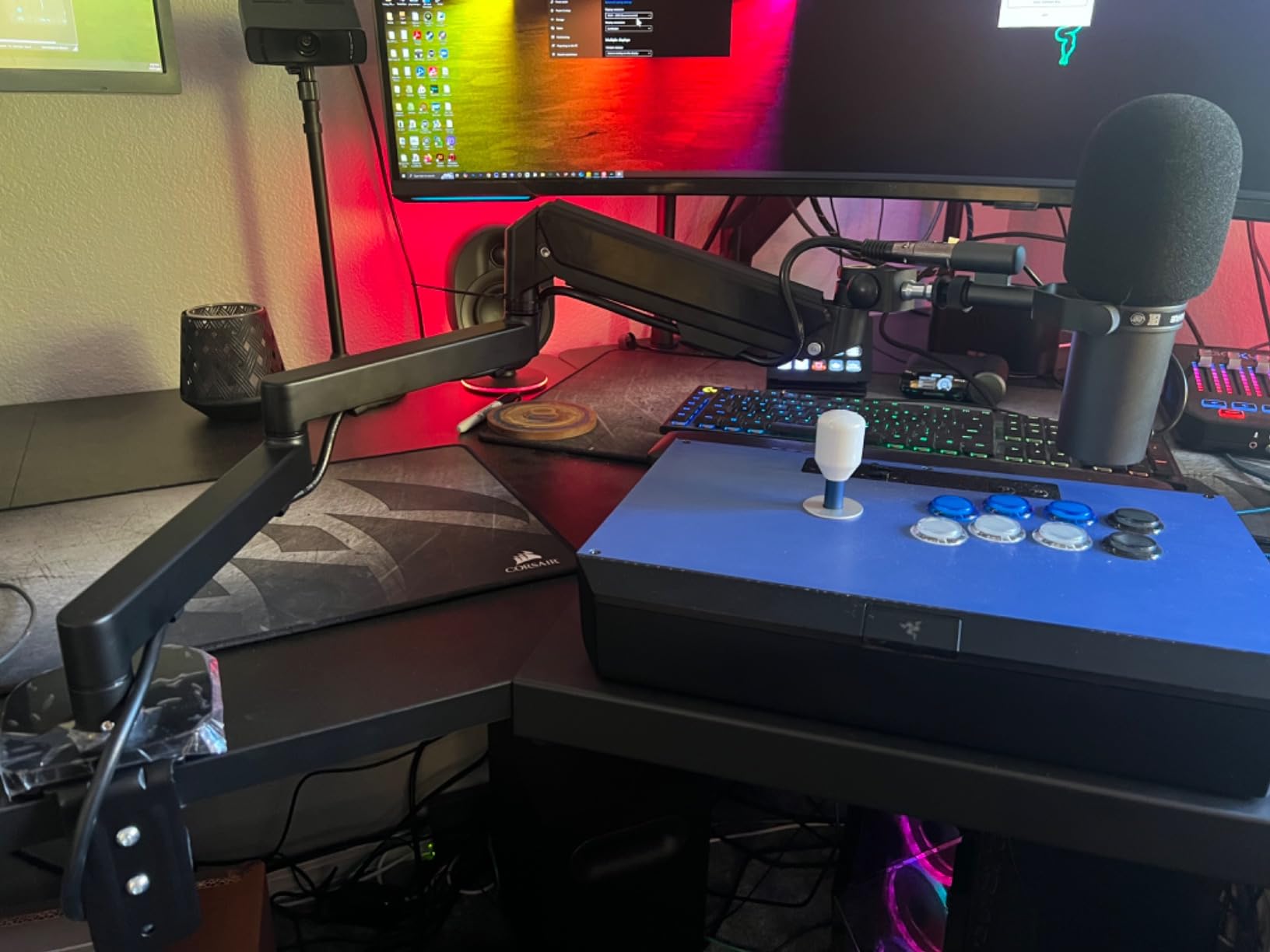 NEEWER Low Profile Mic Arm Desk Mount, 360° Swivel Boom Arm with Pneumatic Damping Adjustable, Cable Management, Compatible with Shure MV7 SM7B Blue Yeti Gaming Streaming Podcast customer photo 1