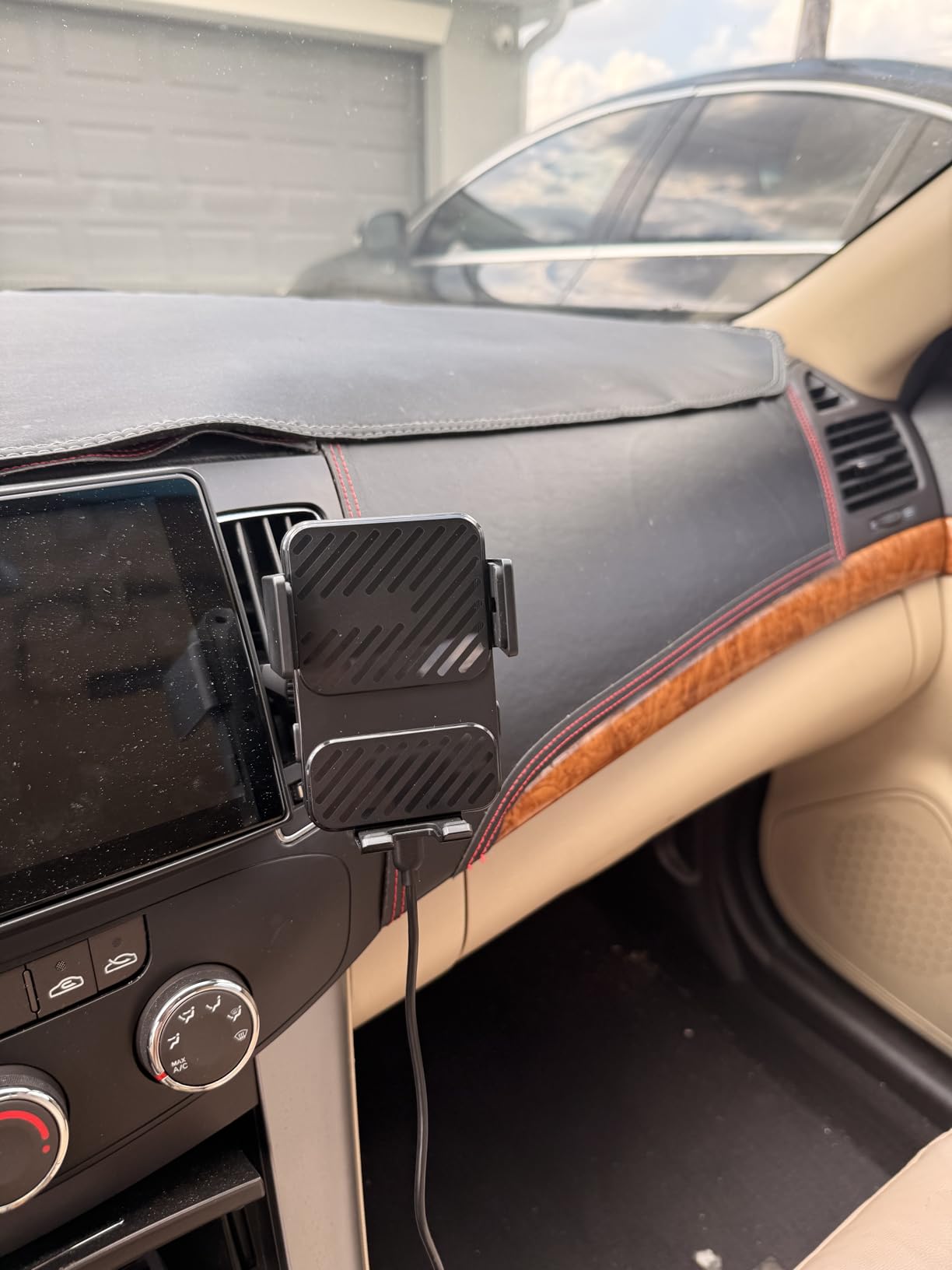 Wireless Car Charger, Phone Holders for Your Car 15W Fast Charging Auto Clamping, Air Vent Car Phone Mount for iPhone 17 16 15 14 13 Mini Pro Max XR, Samsung Galaxy S25 Ultra S24 S23 S22 S21 customer photo 1