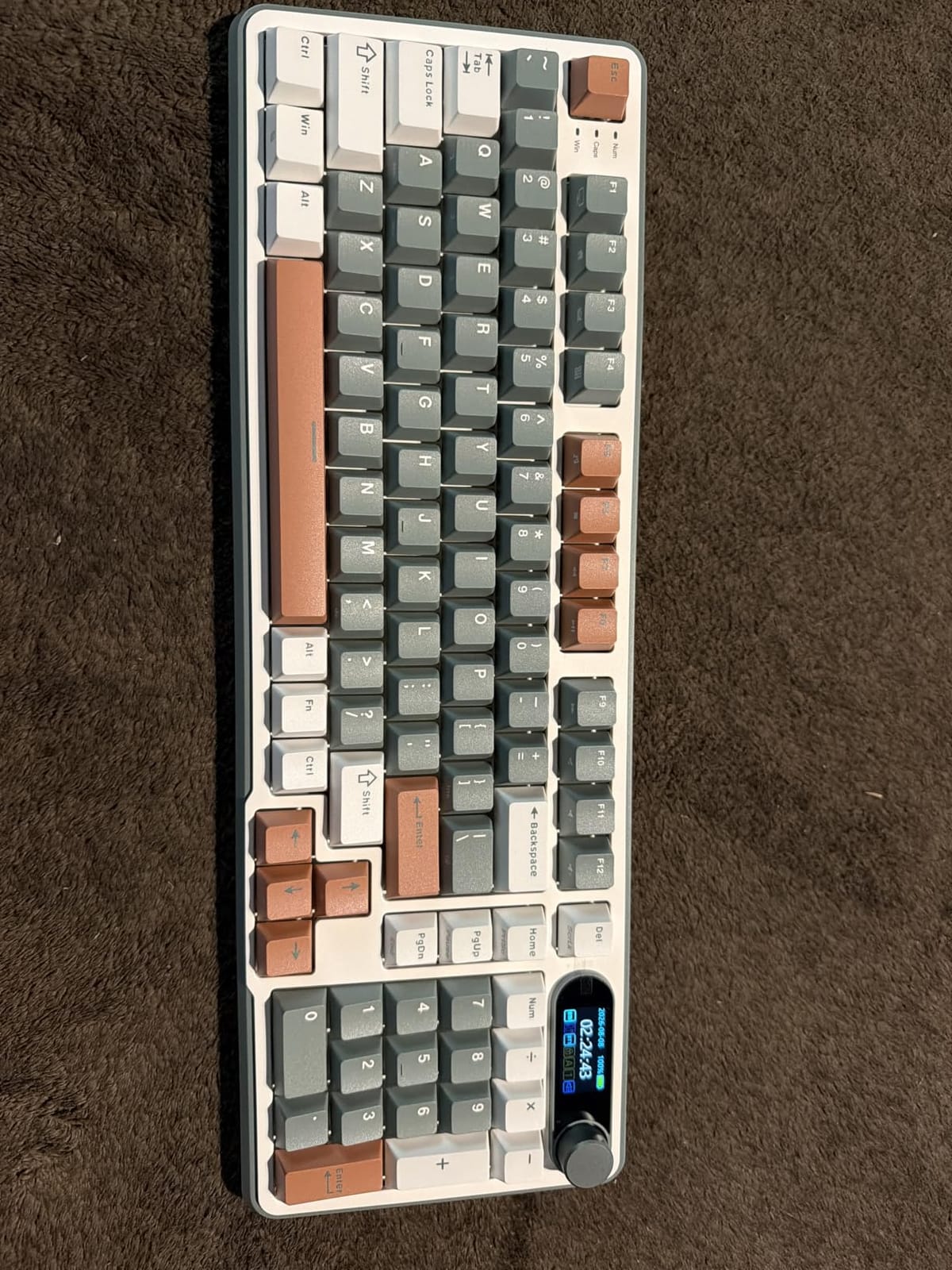 RK ROYAL KLUDGE S98 Wireless Mechanical Keyboard w/Smart Display & Knob customer photo 1