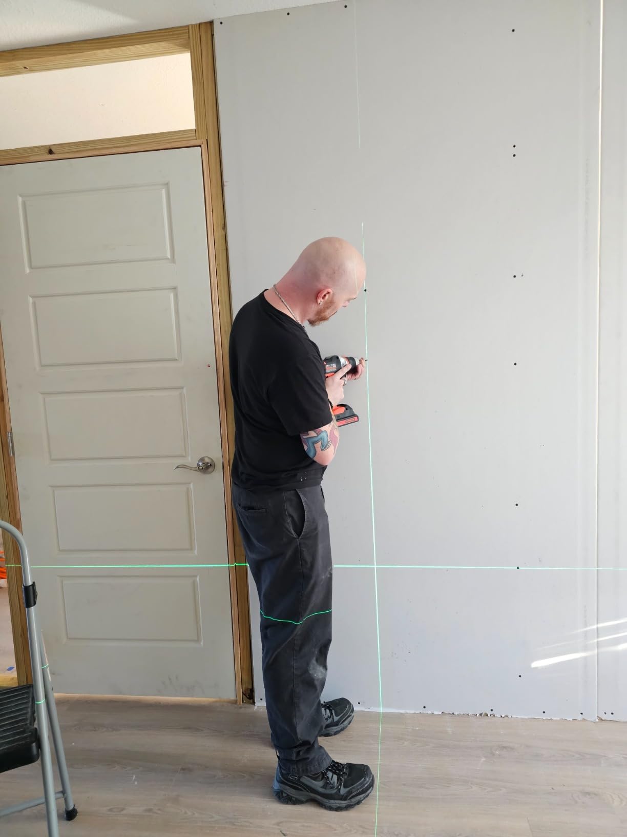Nikotek Laser Level, Self-leveling Green Line Laser With Horizontal and Vertical Lines for Construction and Picture Hanging, Battery Included (NK01G) customer photo 1