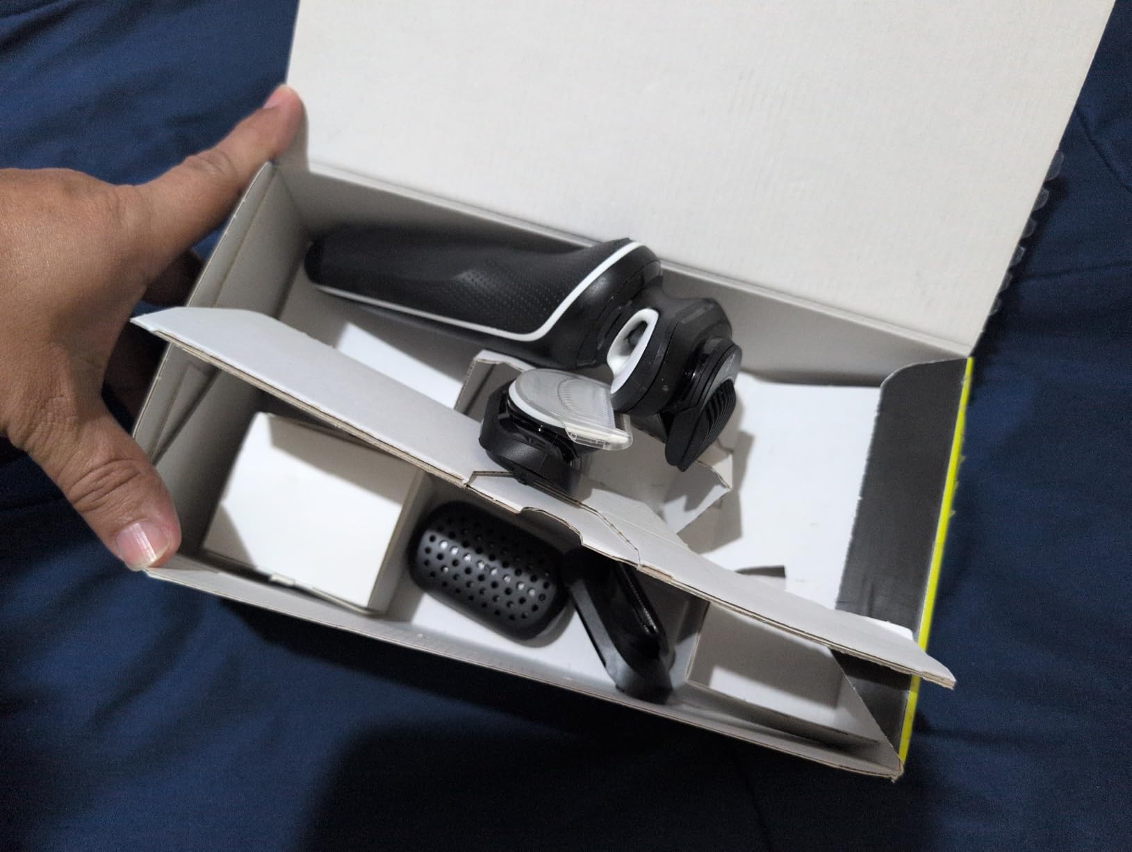 Braun Electric Shaver for Men, Series 5 5120s, Wet & Dry Shave, Turbo Shaving Mode, Foil Shaver, Engineered in Germany, with Beard Trimmer & Attachments, Blue customer photo 2